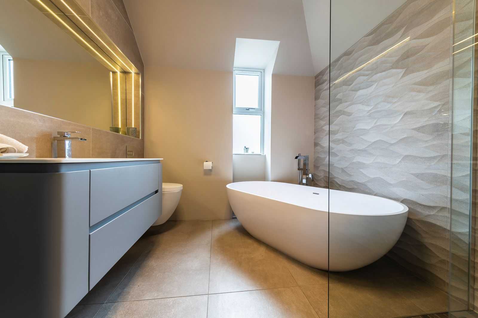baldernock manse master bathroom Baldernock Manse - Three Bedroom Detached Villa To Let Bardowie
