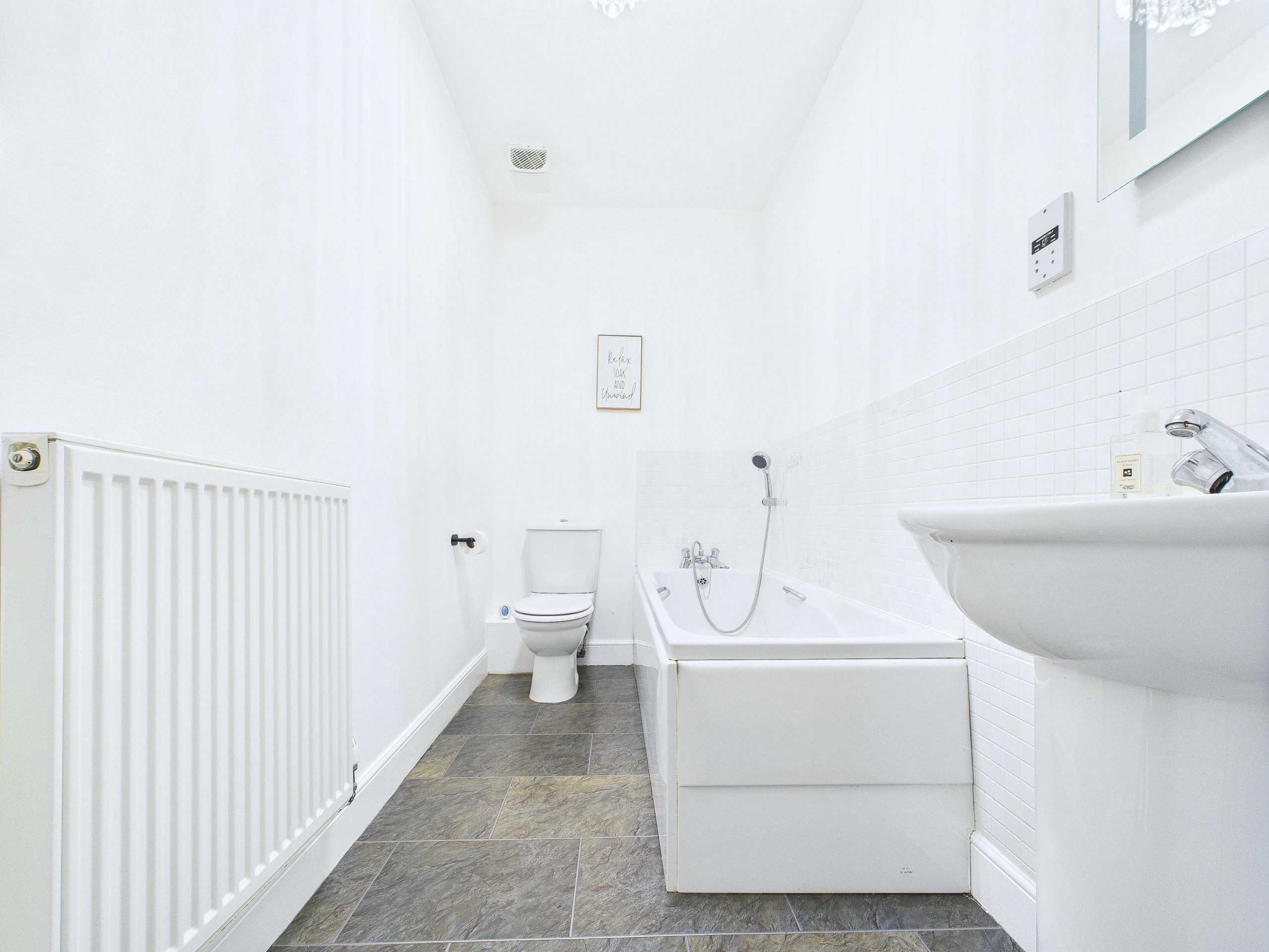 Parklands Oval - Two Bedroom Flat To Let In Crookston