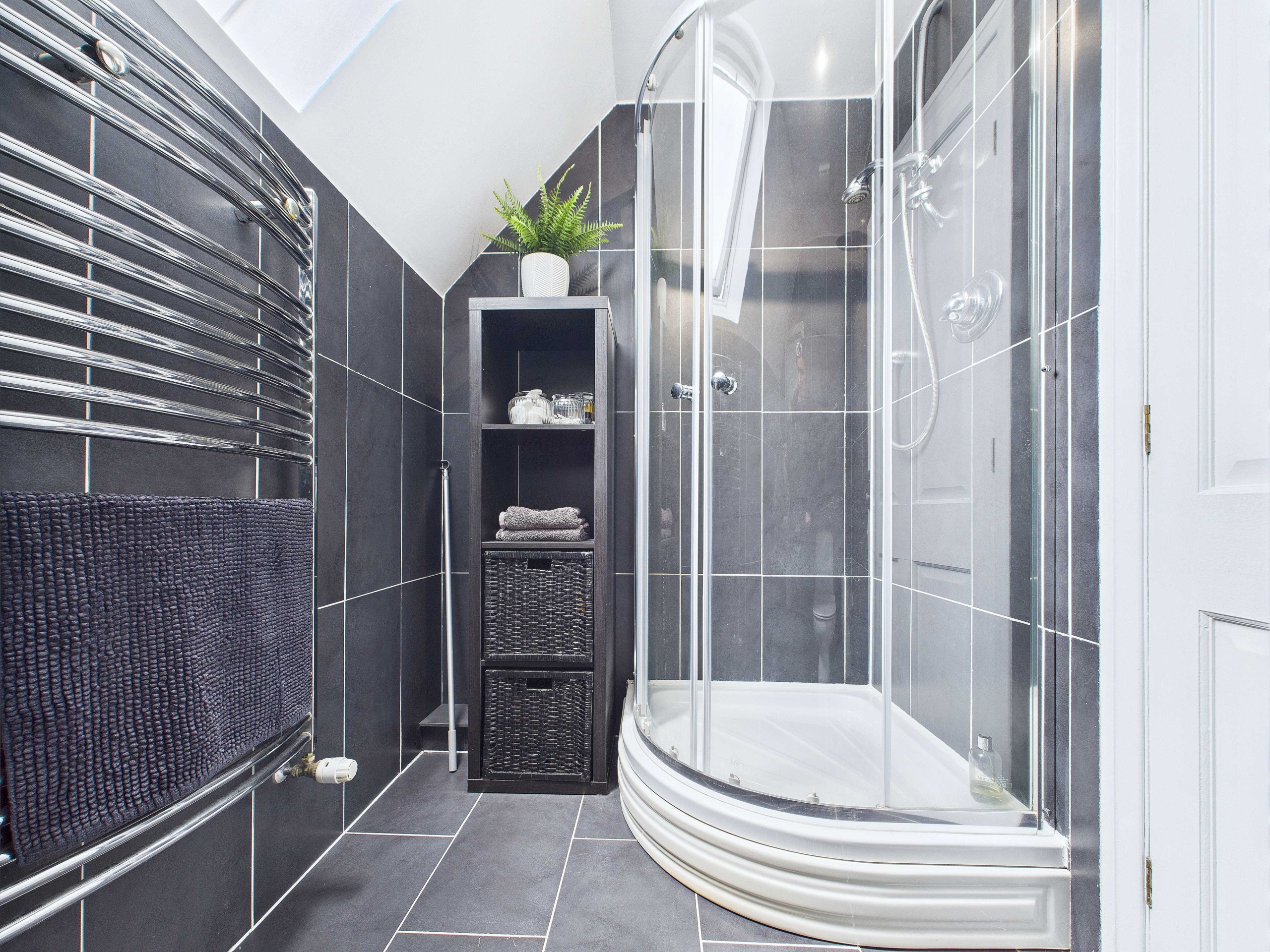 bathroom 2 image 2 Craigmarloch View - Five Bedroom Detached House To Let In Blanefield