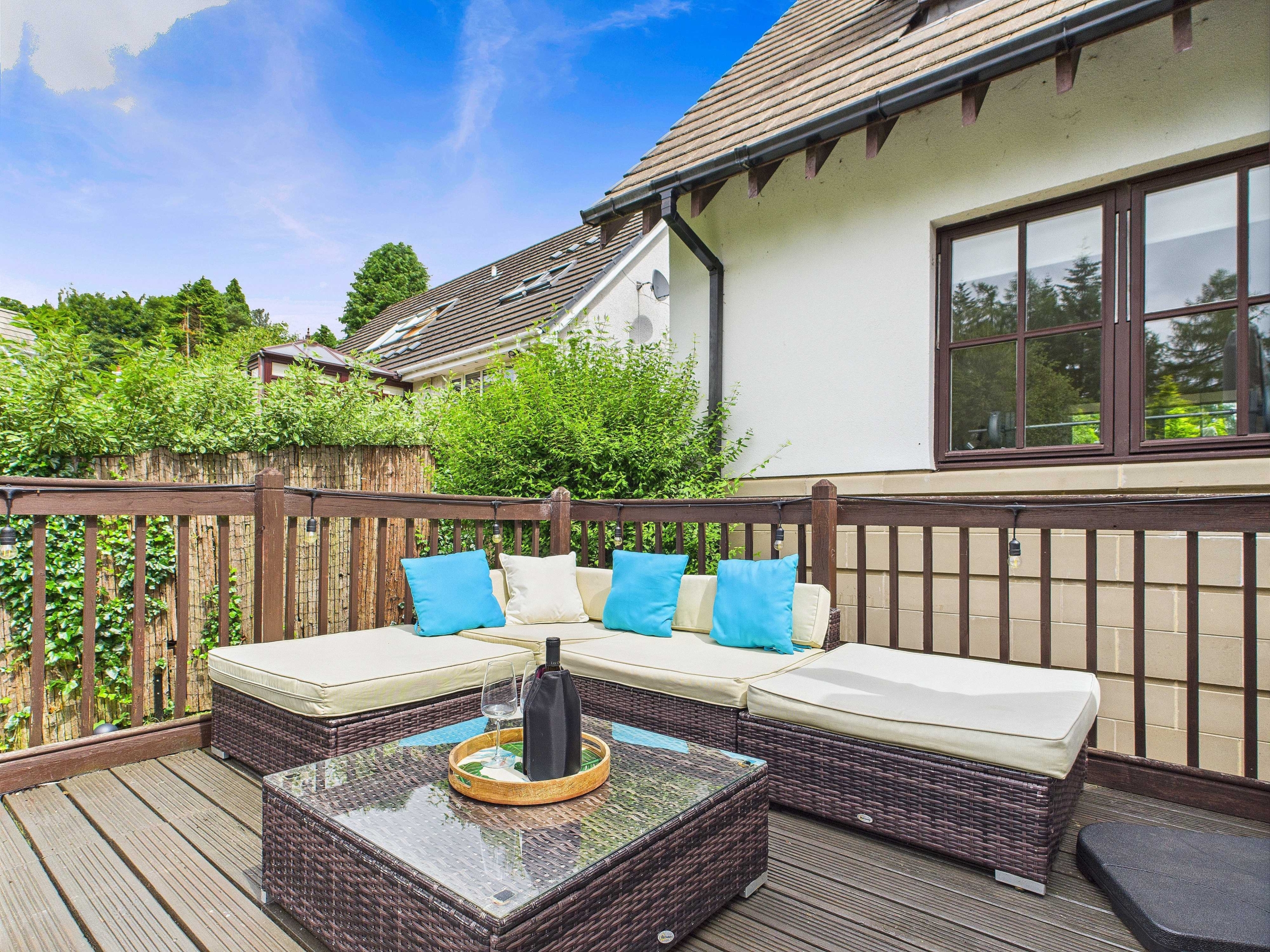 decking 1 Craigmarloch View - Five Bedroom Detached House To Let In Blanefield