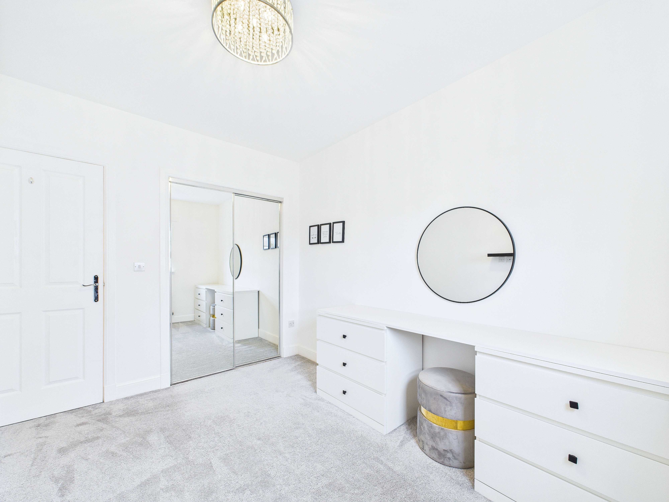 Parklands Oval - Two Bedroom Flat To Let In Crookston