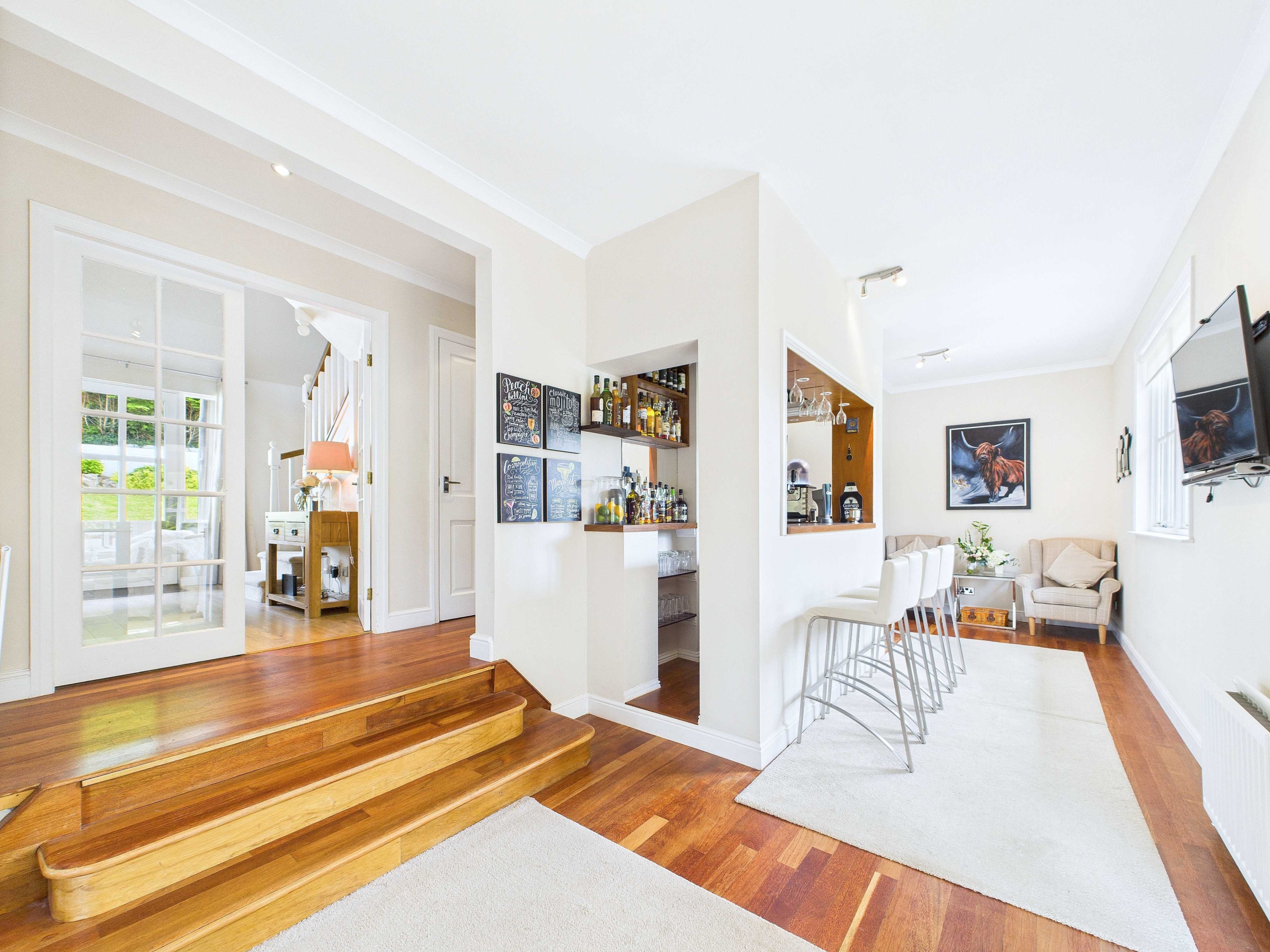 hallway with bar Craigmarloch View - Five Bedroom Detached House To Let In Blanefield