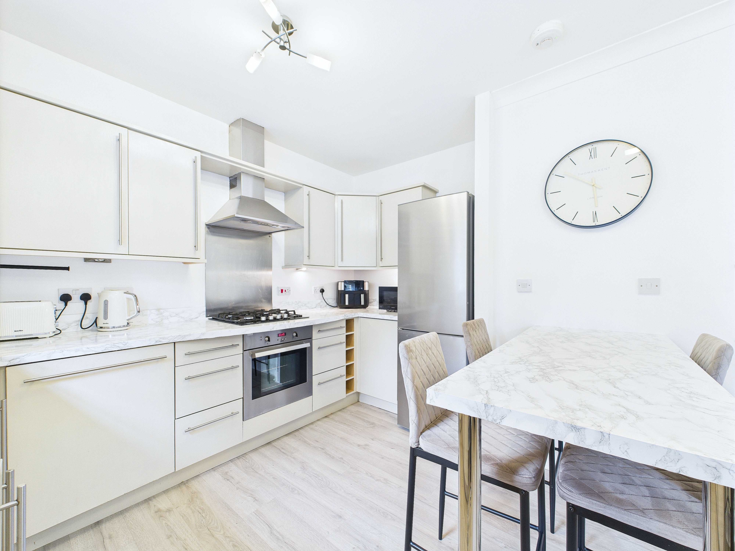 Parklands Oval - Two Bedroom Flat To Let In Crookston