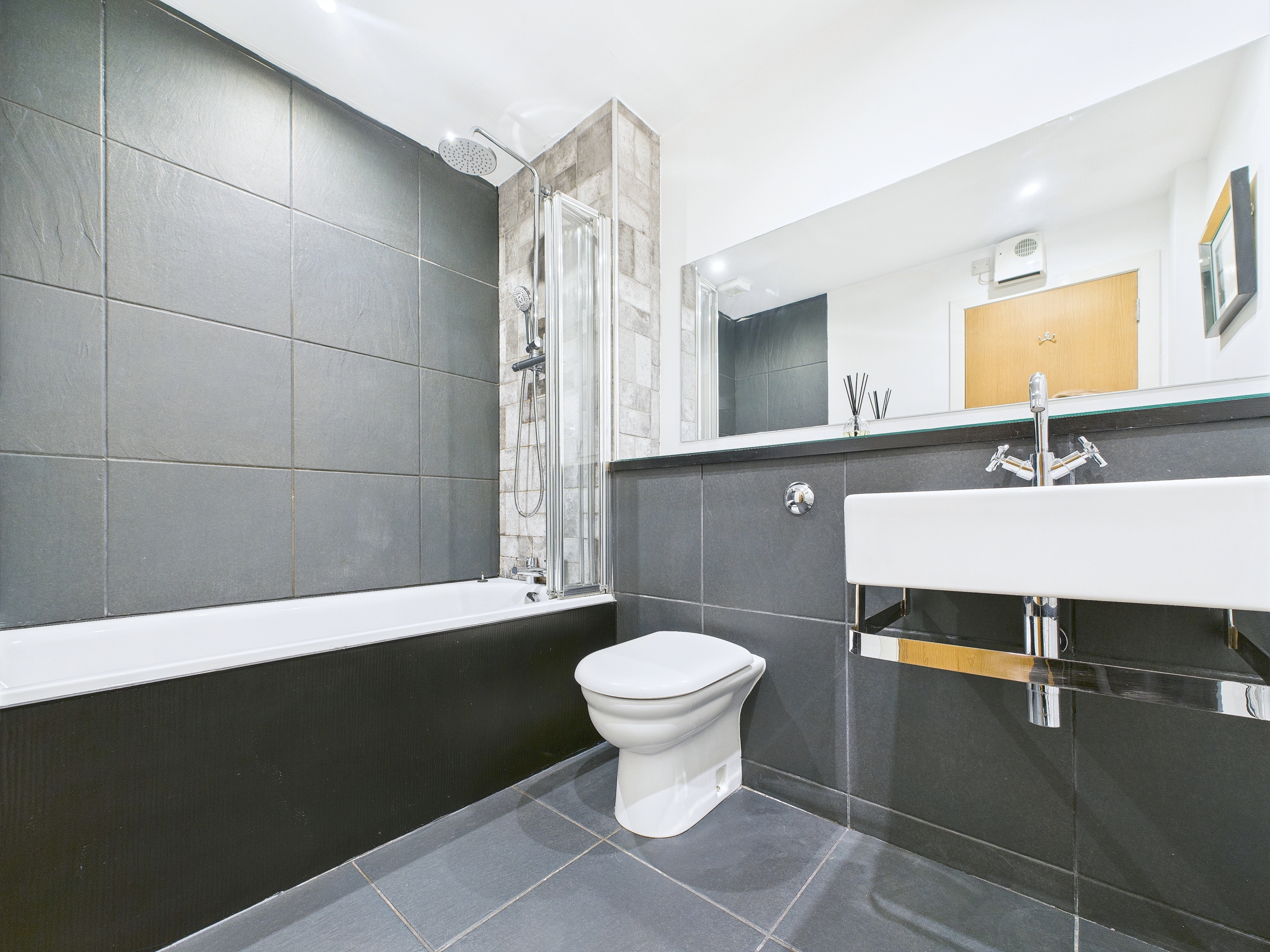 2:2 16 south frederick street bathroom 1 South Frederick Street - One Bedroom Flat For Sale In Glasgow City Centre