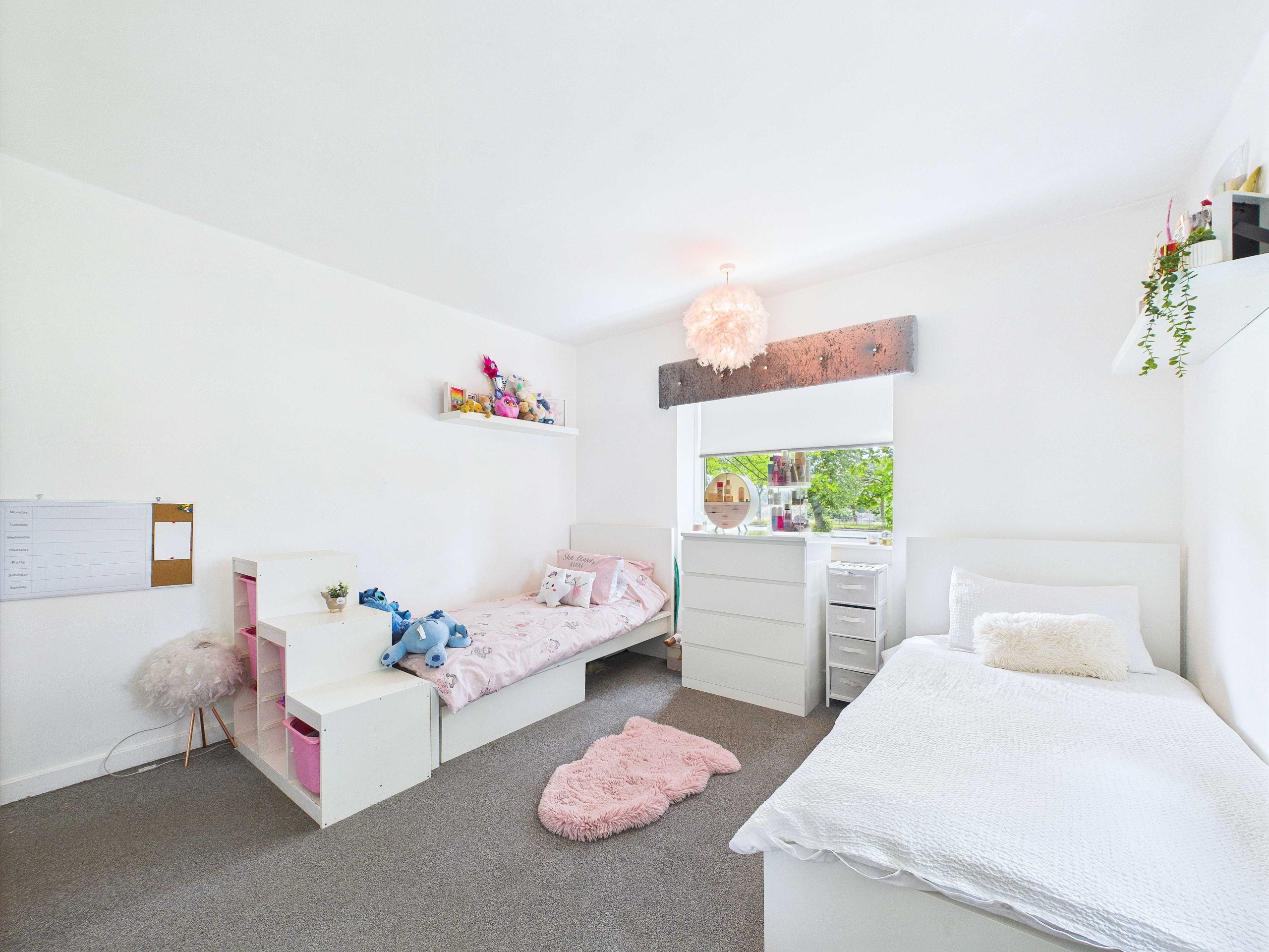 Ladybank Drive - Three Bedroom Flat For Sale In Bellahouston