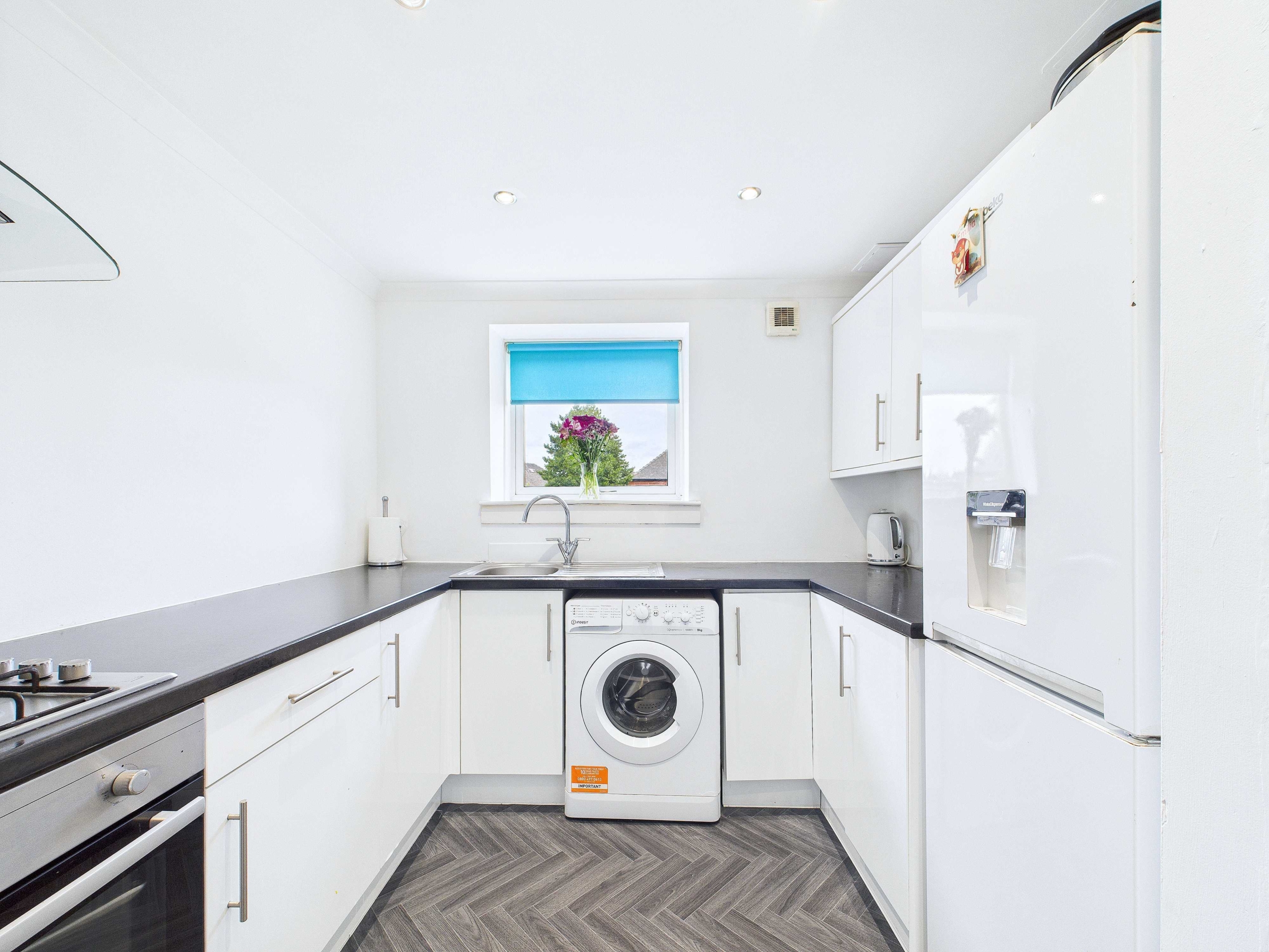 Ladybank Drive - Three Bedroom Flat For Sale In Bellahouston