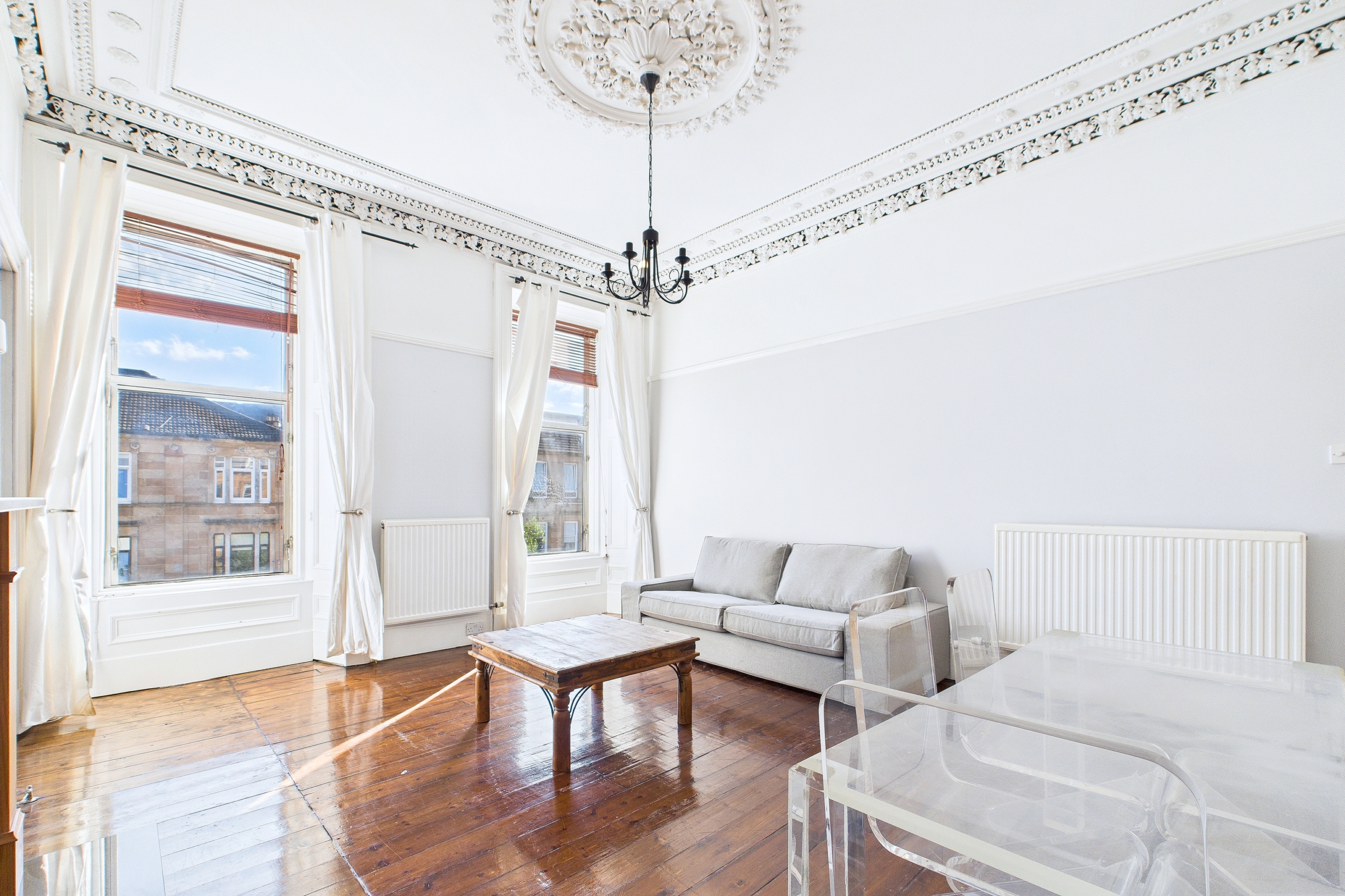 Queen Mary – Living Area Two Bedroom Flat to Let Southside