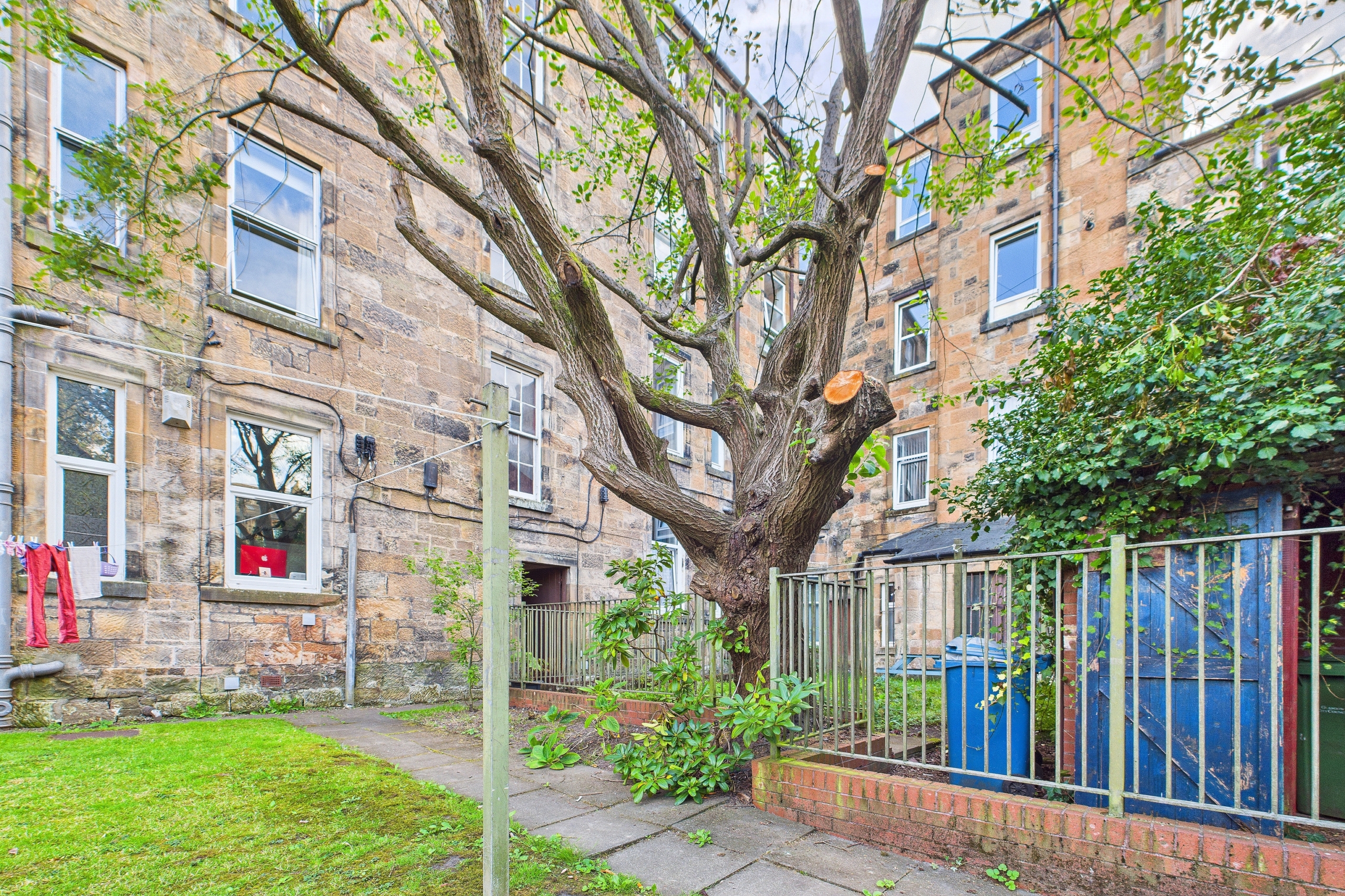 Queen Mary – Rear Two Bedroom Flat to Let Southside