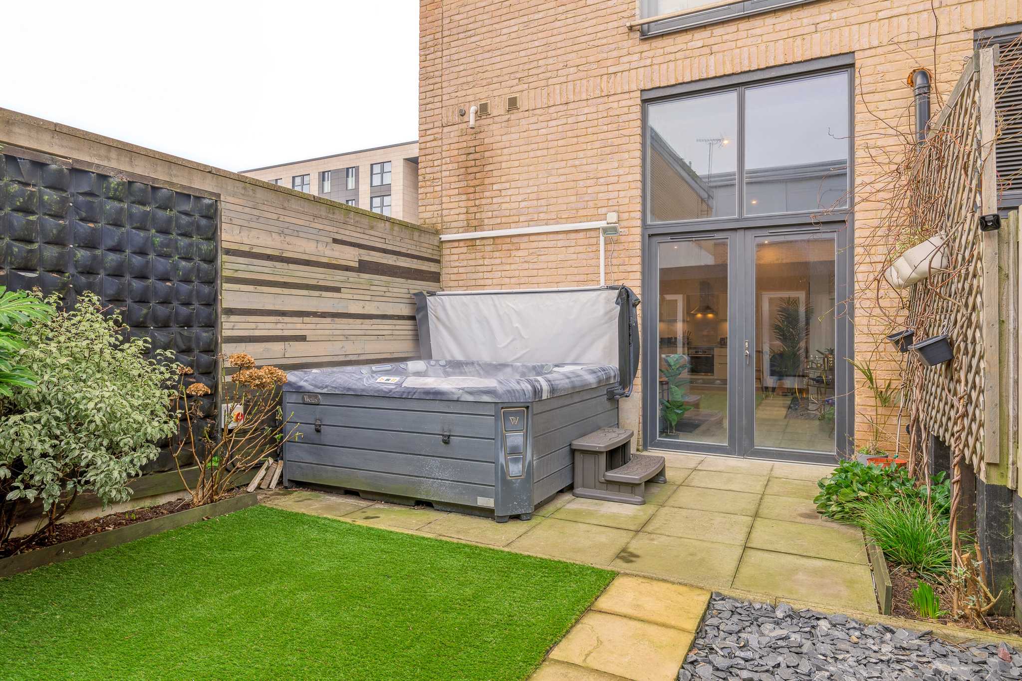 garden 2 Minerva Street - One Bedroom Flat To Let In Finnieston Glasgow