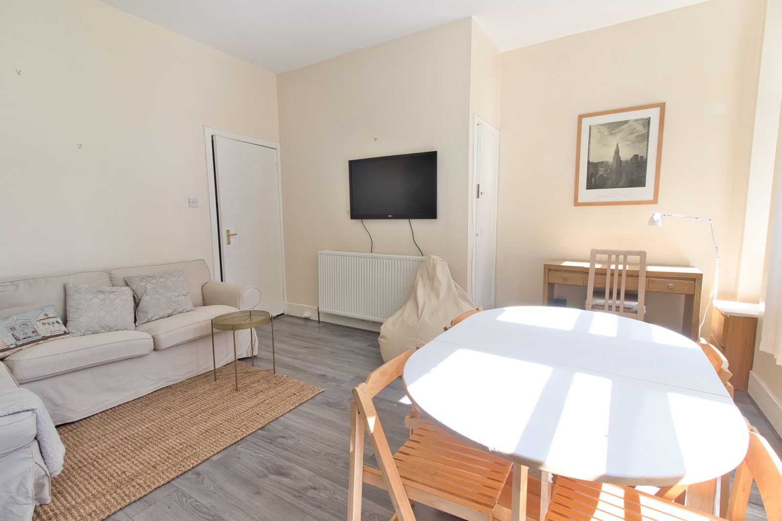 upload_living_room_2_64ecb4a024f23 Two Bedroom Flat To Let In Partick