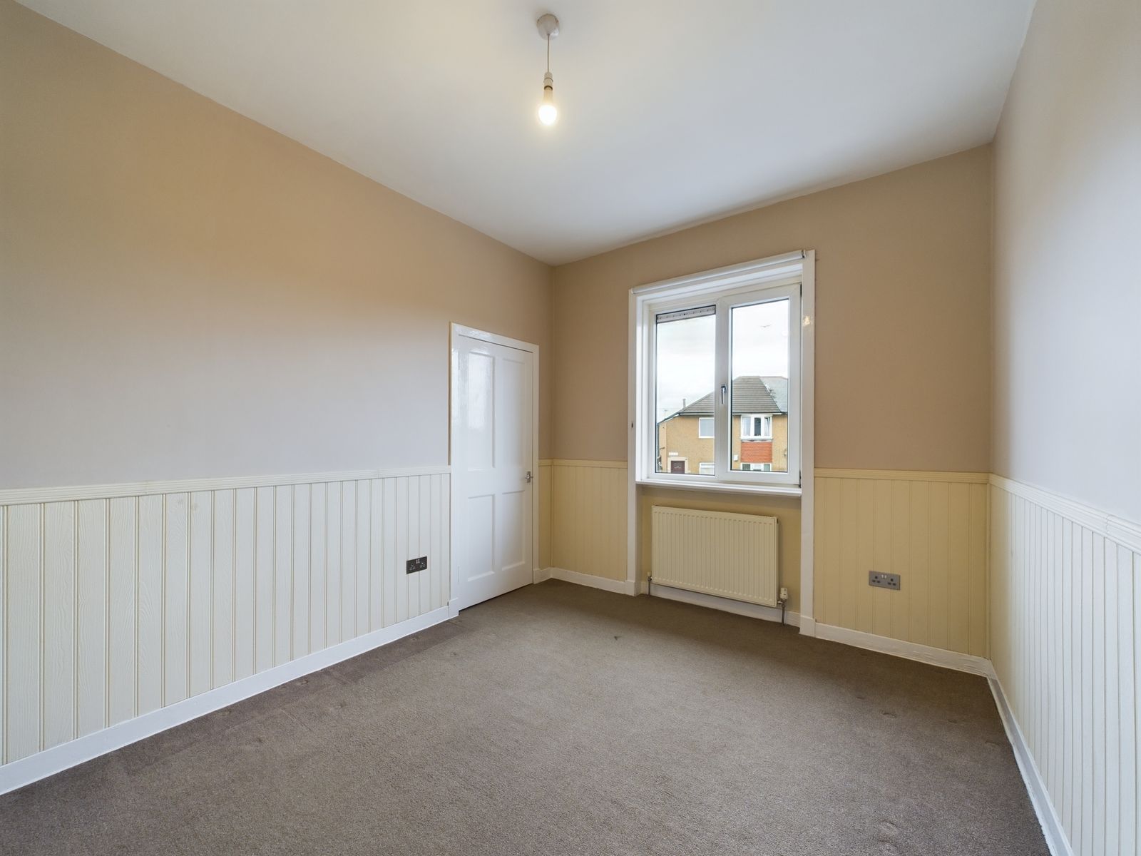 Three Bedroom Upper Cottage Flat To Let In Hillington