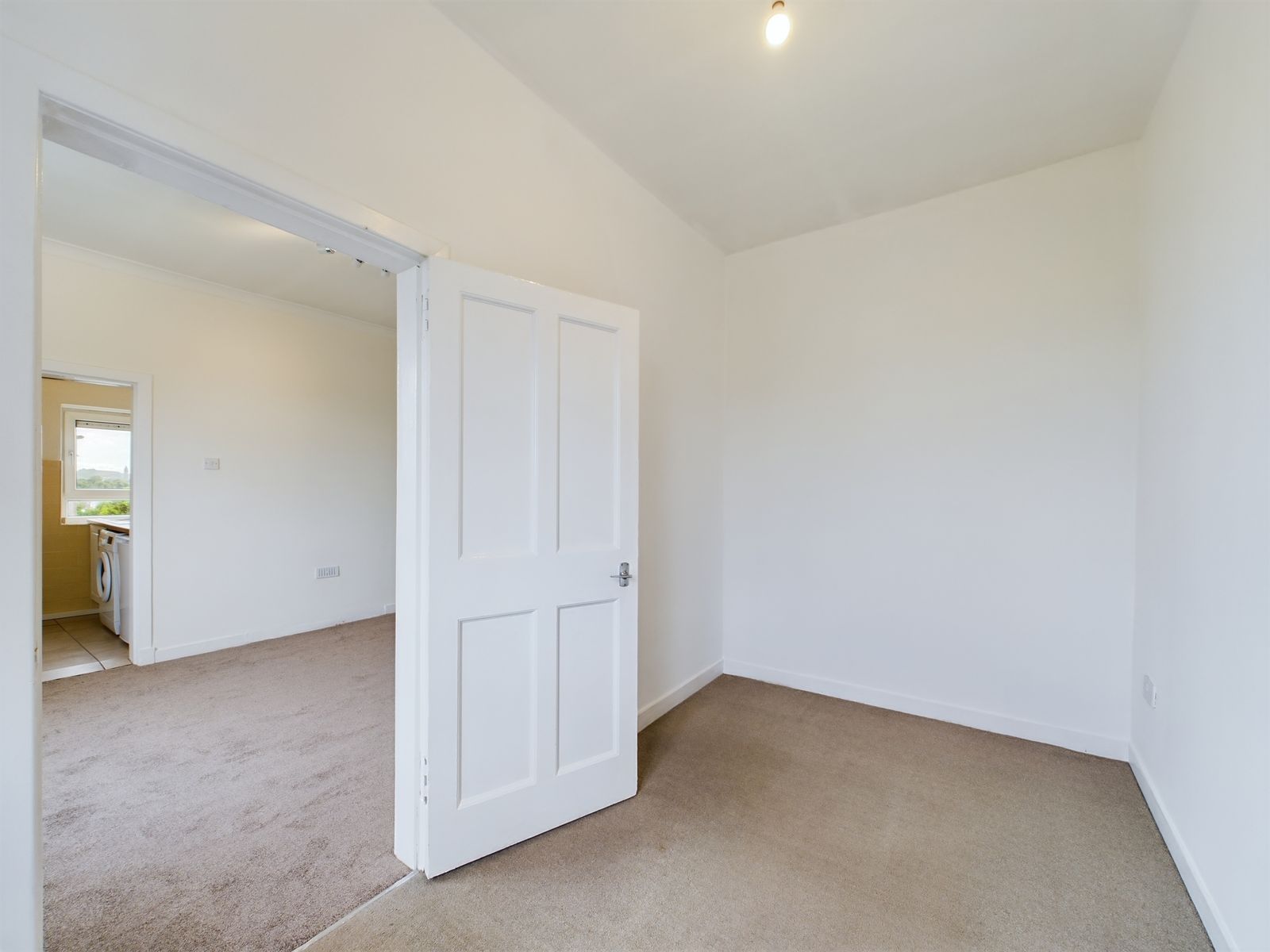 Three Bedroom Upper Cottage Flat To Let In Hillington