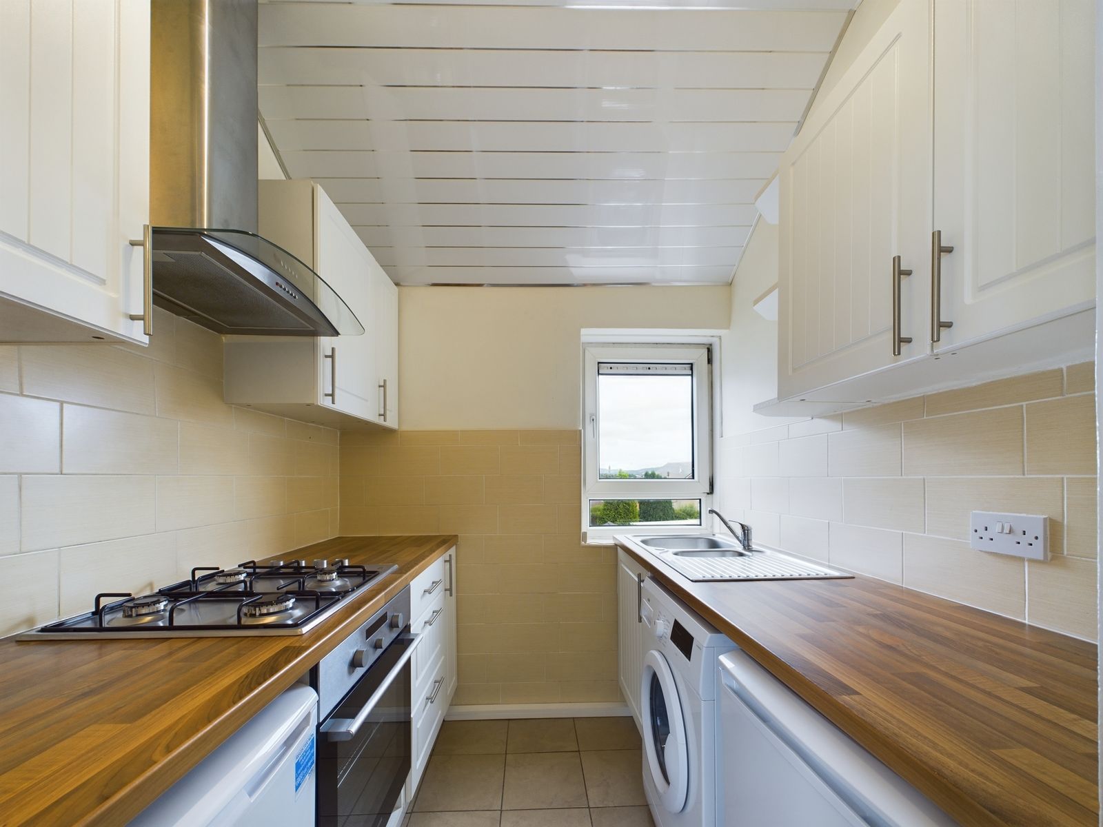 Three Bedroom Upper Cottage Flat To Let In Hillington