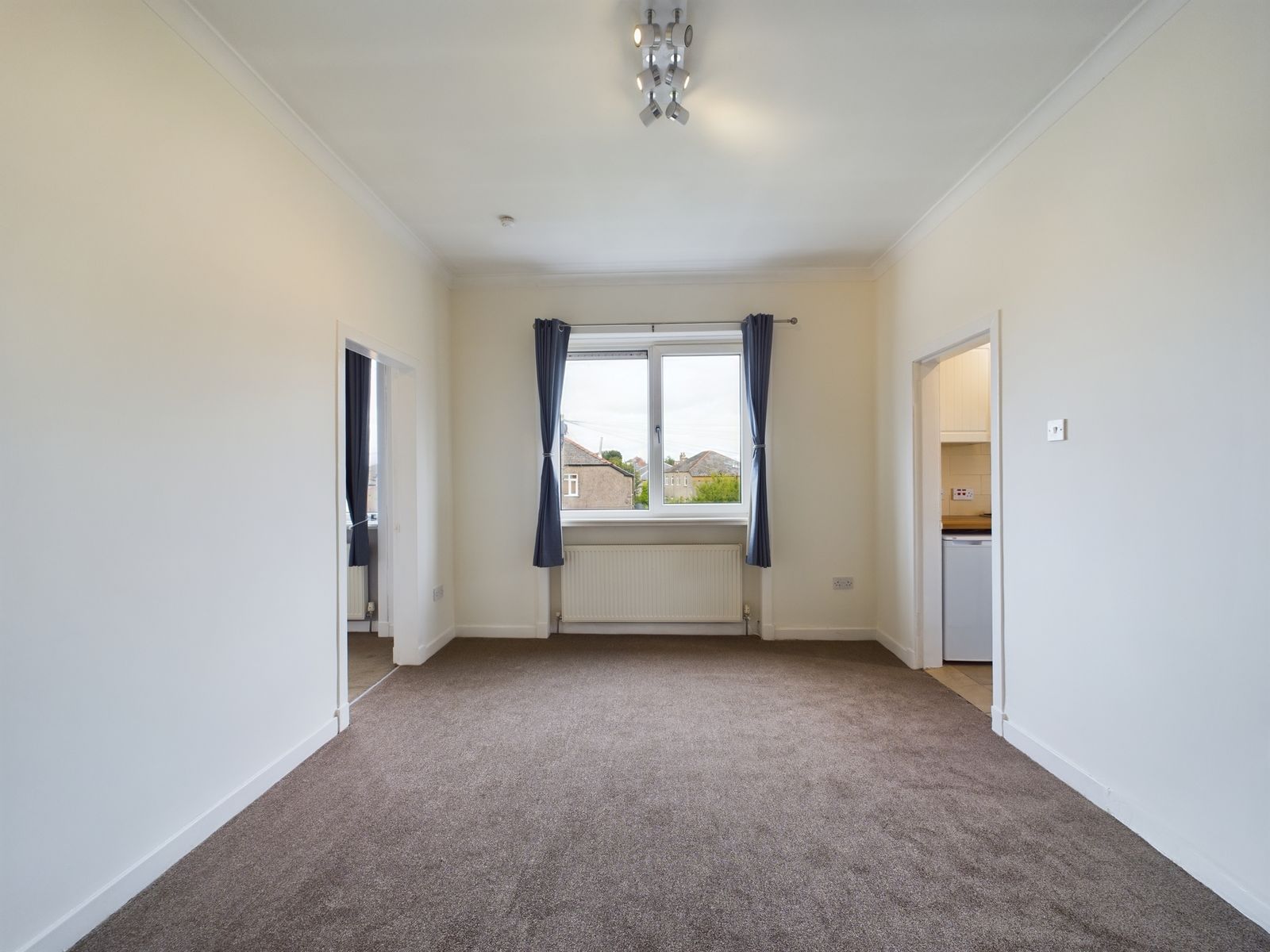 Three Bedroom Upper Cottage Flat To Let In Hillington