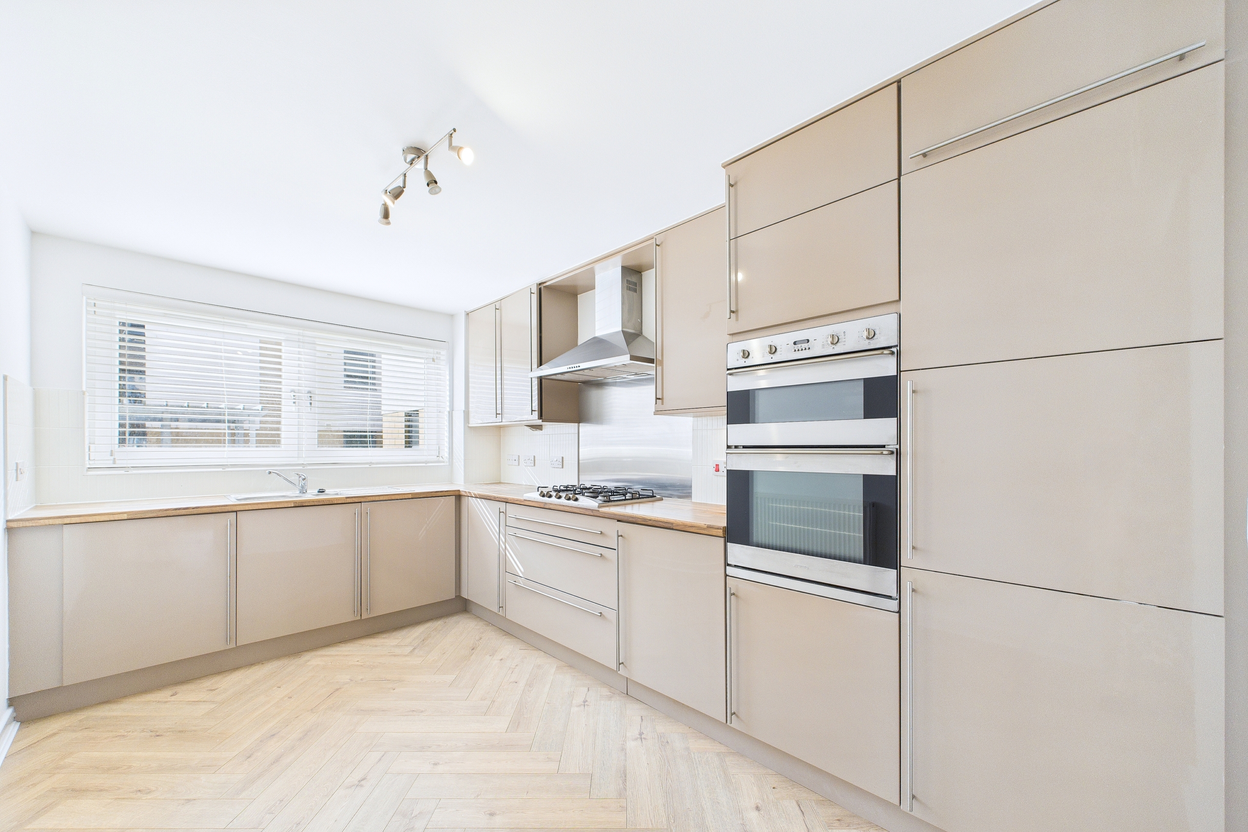 Two Bedroom Ground Floor Flat To Let In Motherwell