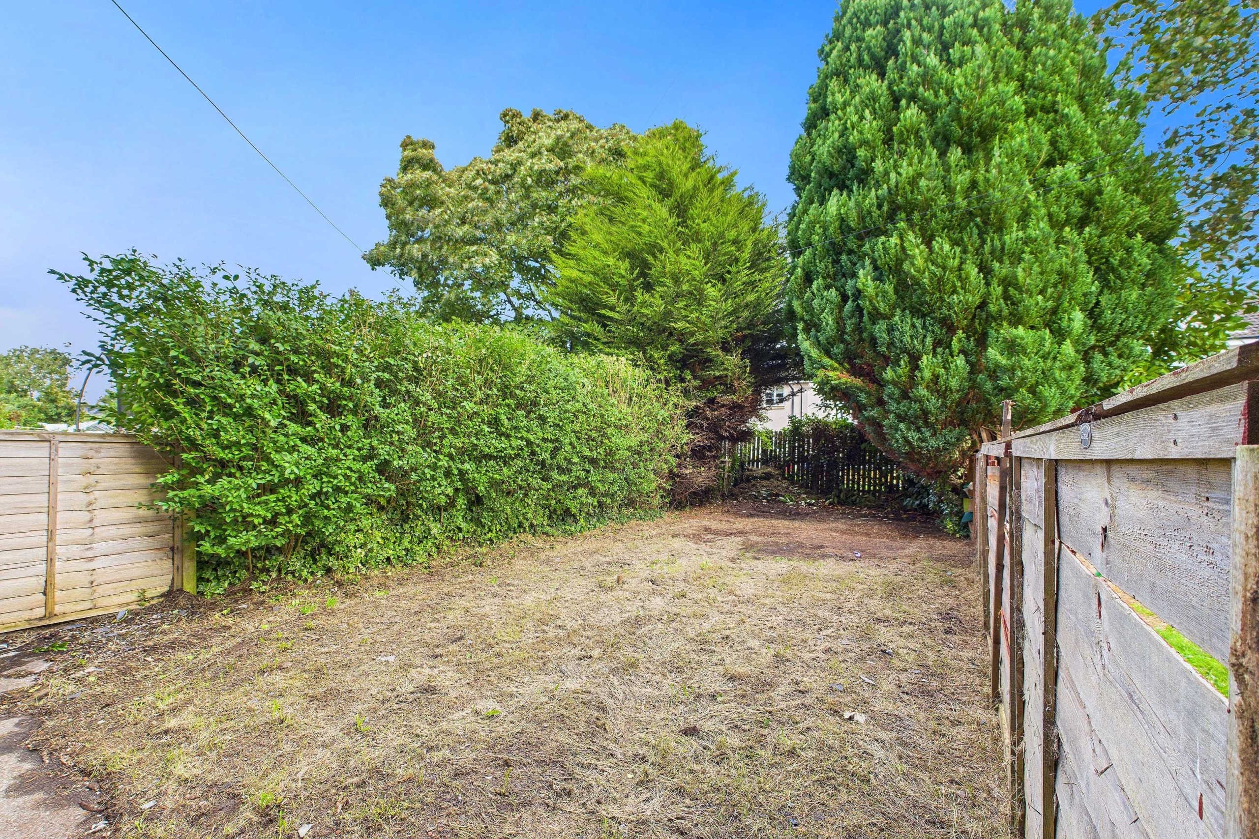 Three Bedroom Lower Cottage Flat To Let In Kingspark