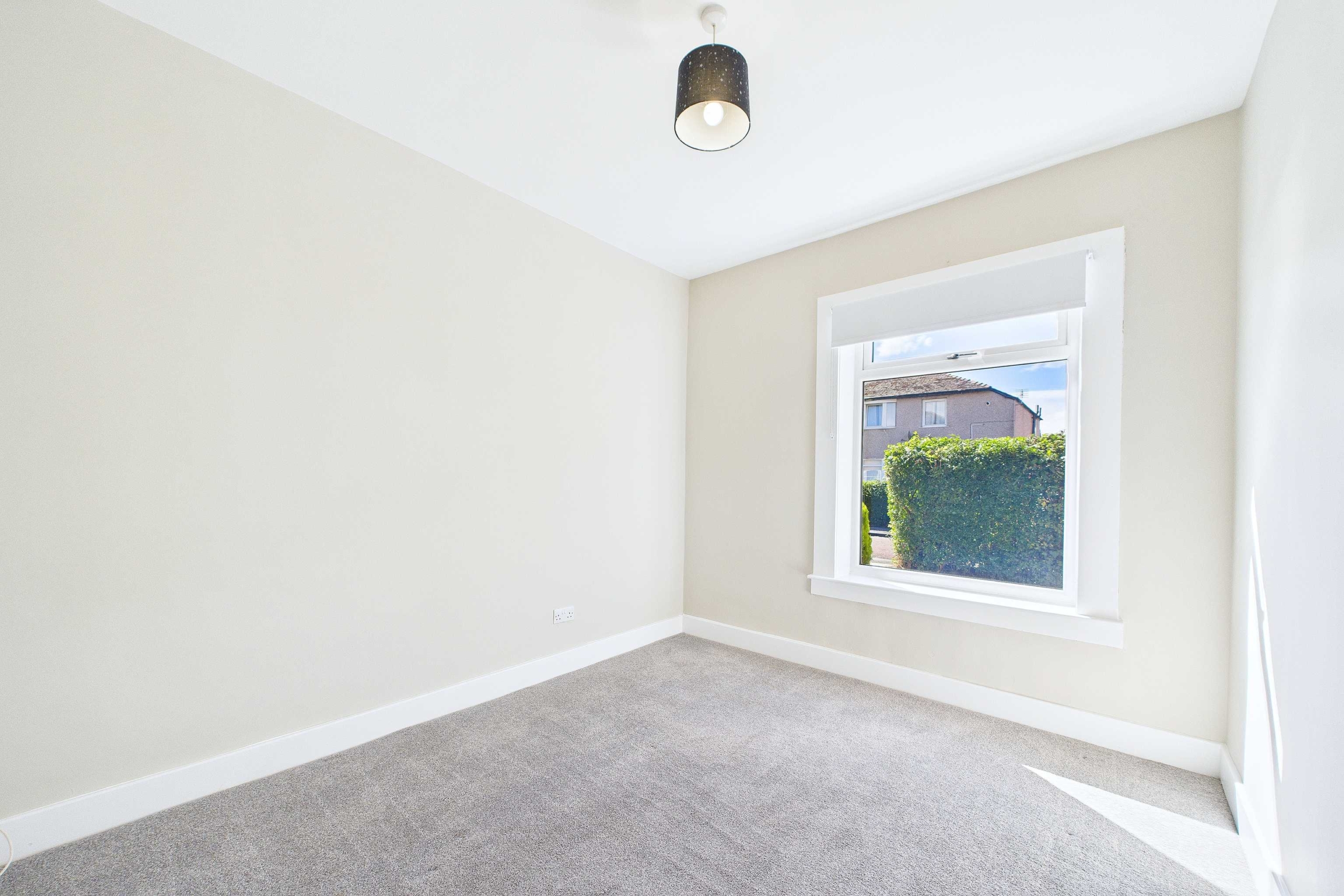 Three Bedroom Lower Cottage Flat To Let In Kingspark