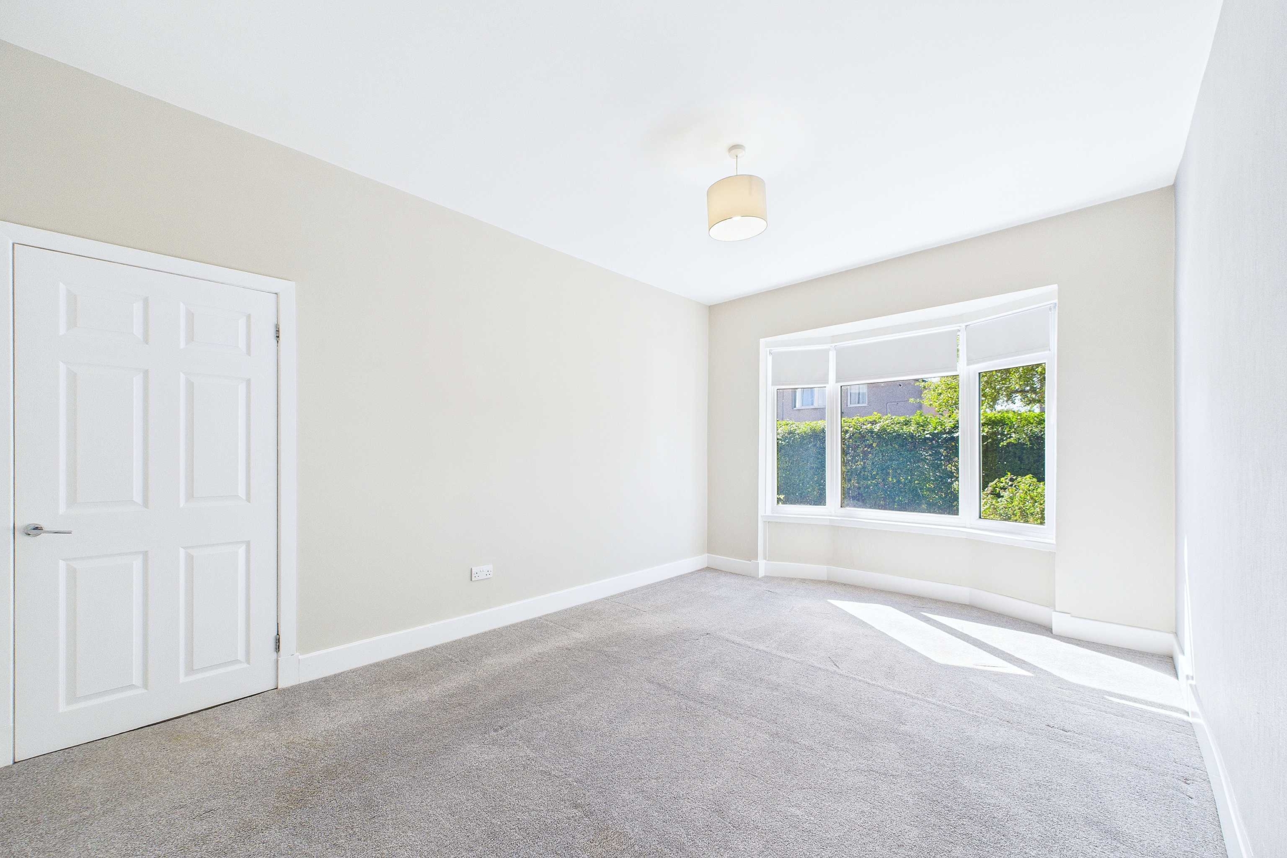 Three Bedroom Lower Cottage Flat To Let In Kingspark