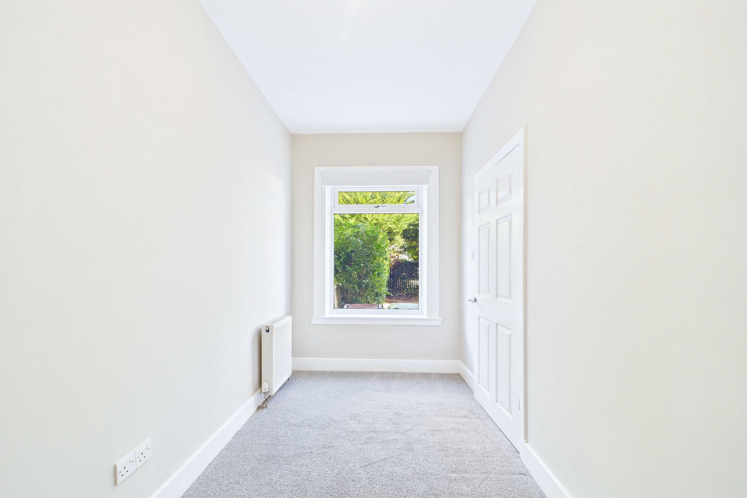 Three Bedroom Lower Cottage Flat To Let In Kingspark