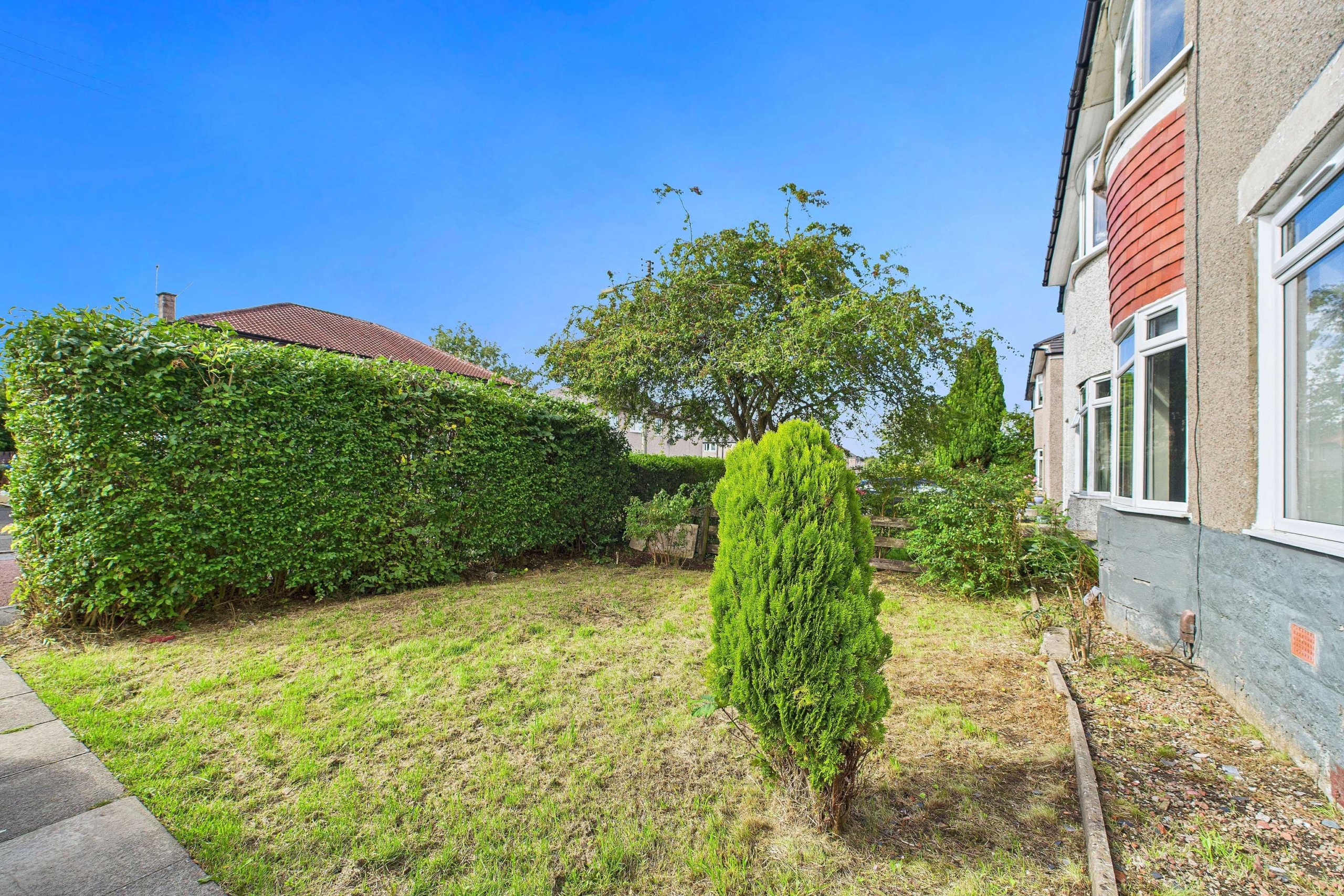 Three Bedroom Lower Cottage Flat To Let In Kingspark