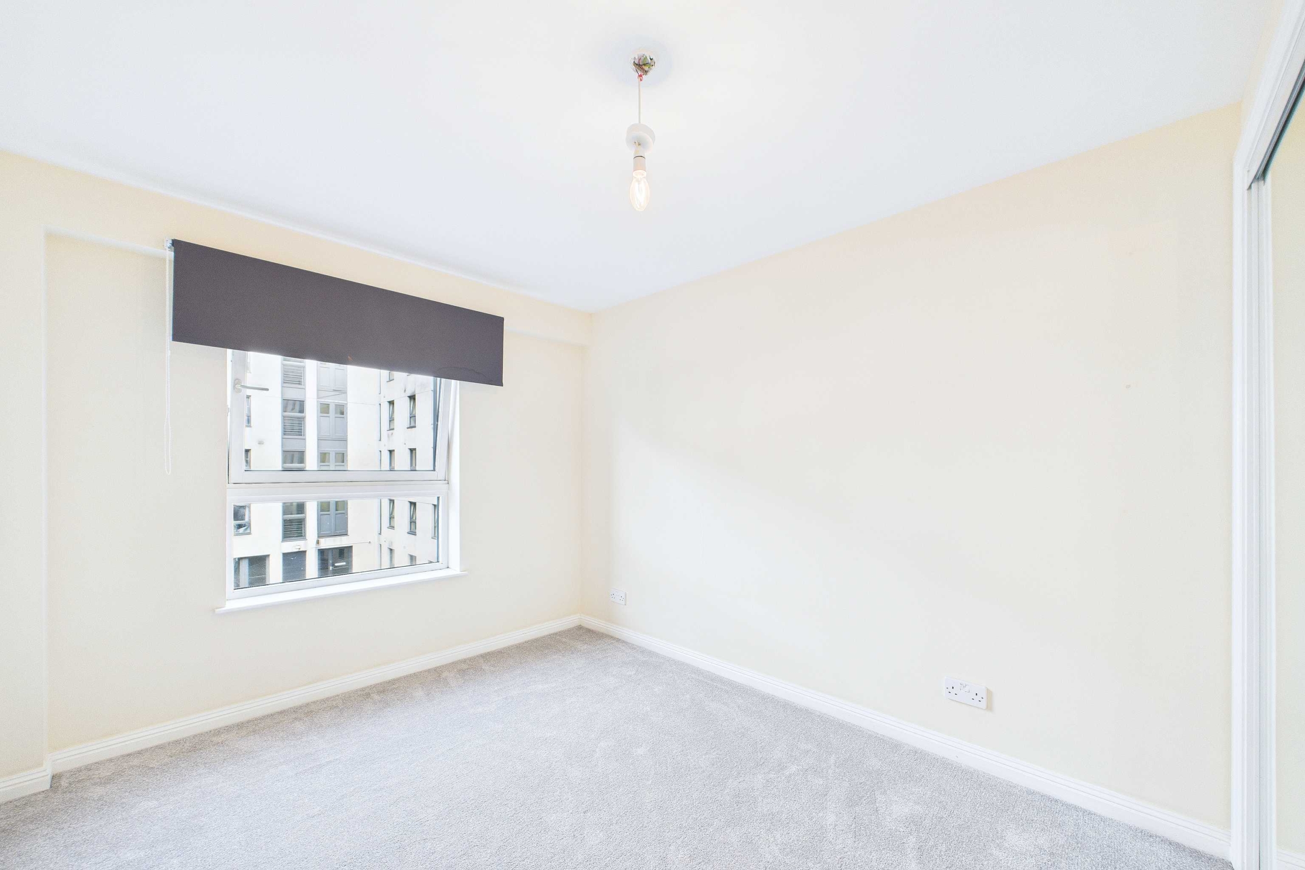 2:20, 220 Wallace Street bedroom 1 Two Bedroom Flat To Let In Tradeston