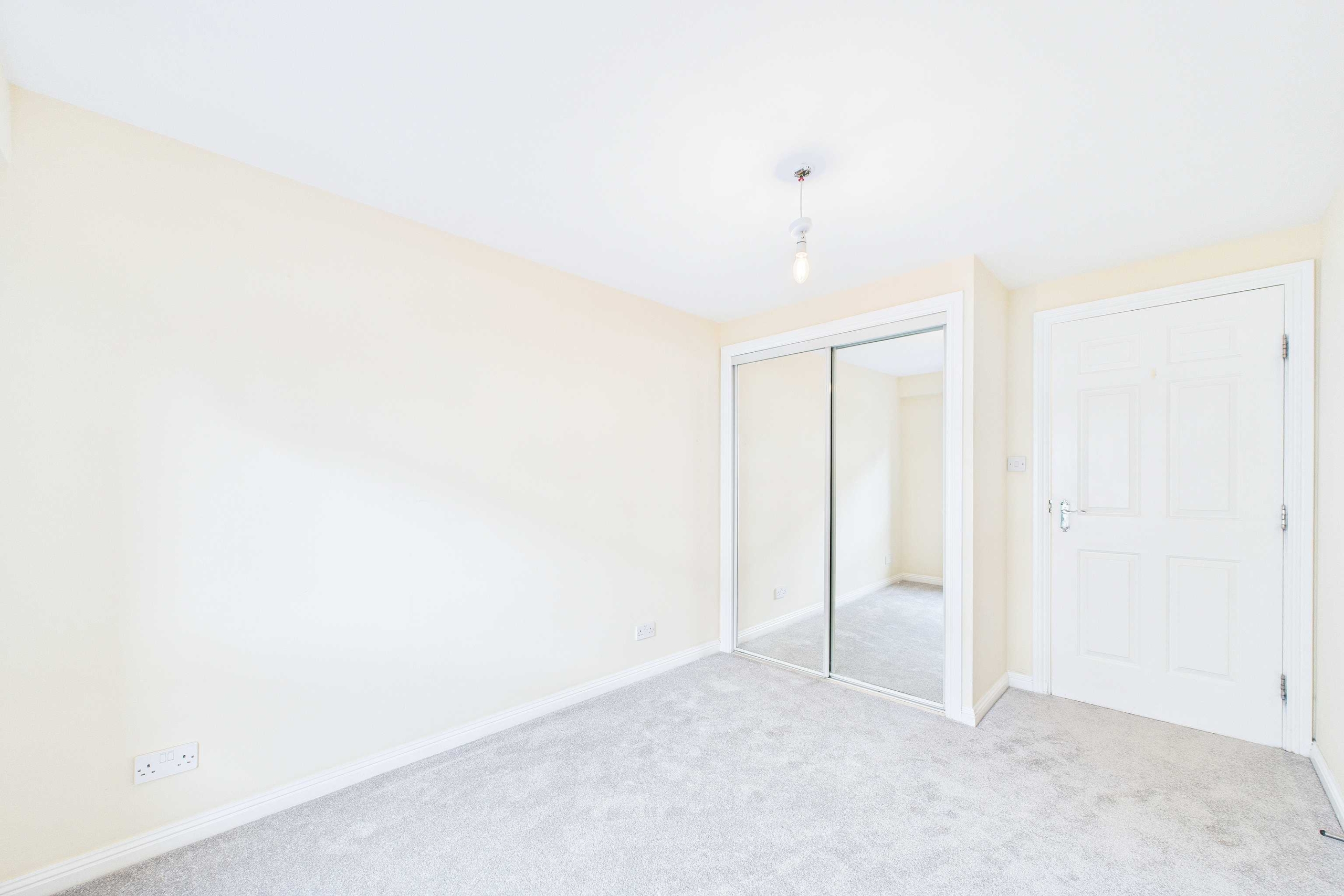 2:20, 220 Wallace Street bedroom 1 x 2 Two Bedroom Flat To Let In Tradeston