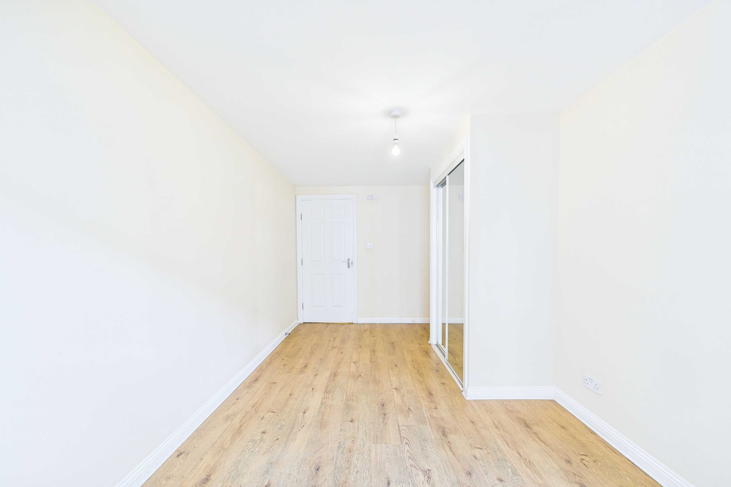 2:20, 220 Wallace Street bedroom 2 x1 Two Bedroom Flat To Let In Tradeston