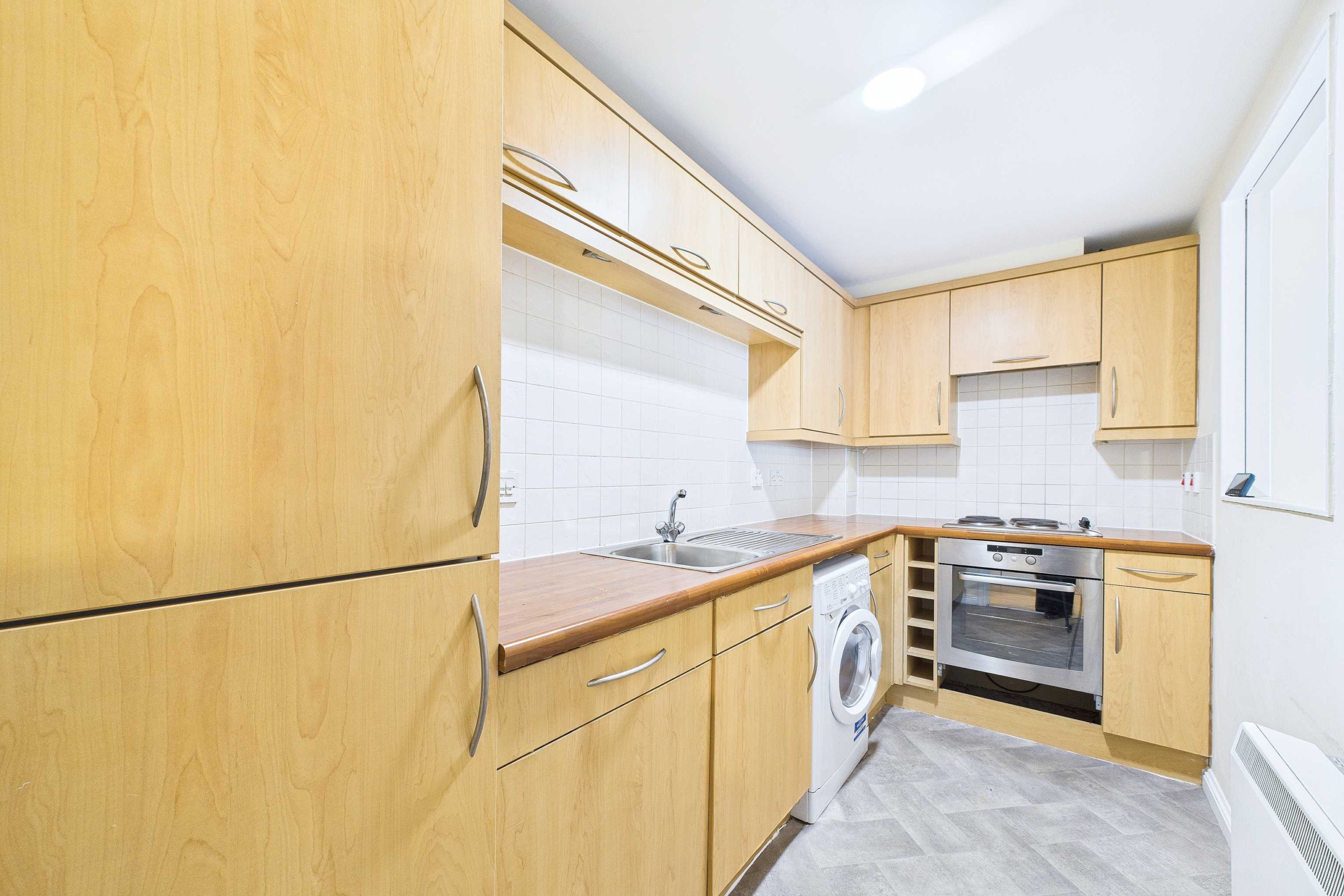 2:20, 220 Wallace Street kitchen Two Bedroom Flat To Let In Tradeston