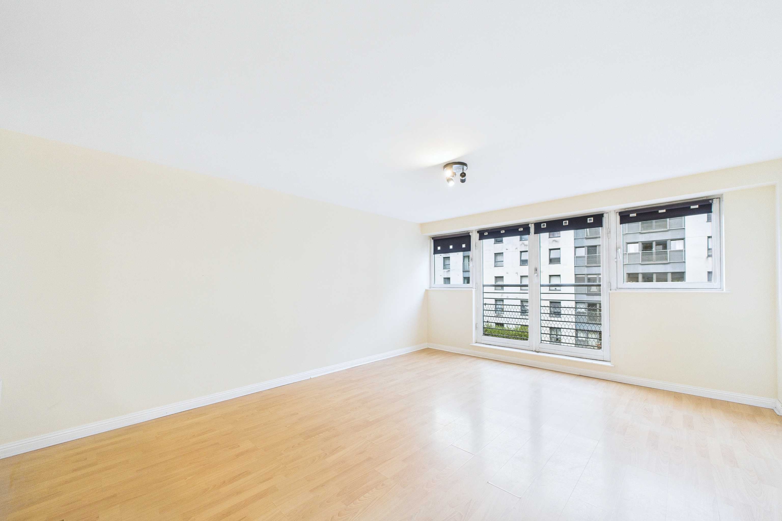 2:20, 220 Wallace Street living room Two Bedroom Flat To Let In Tradeston