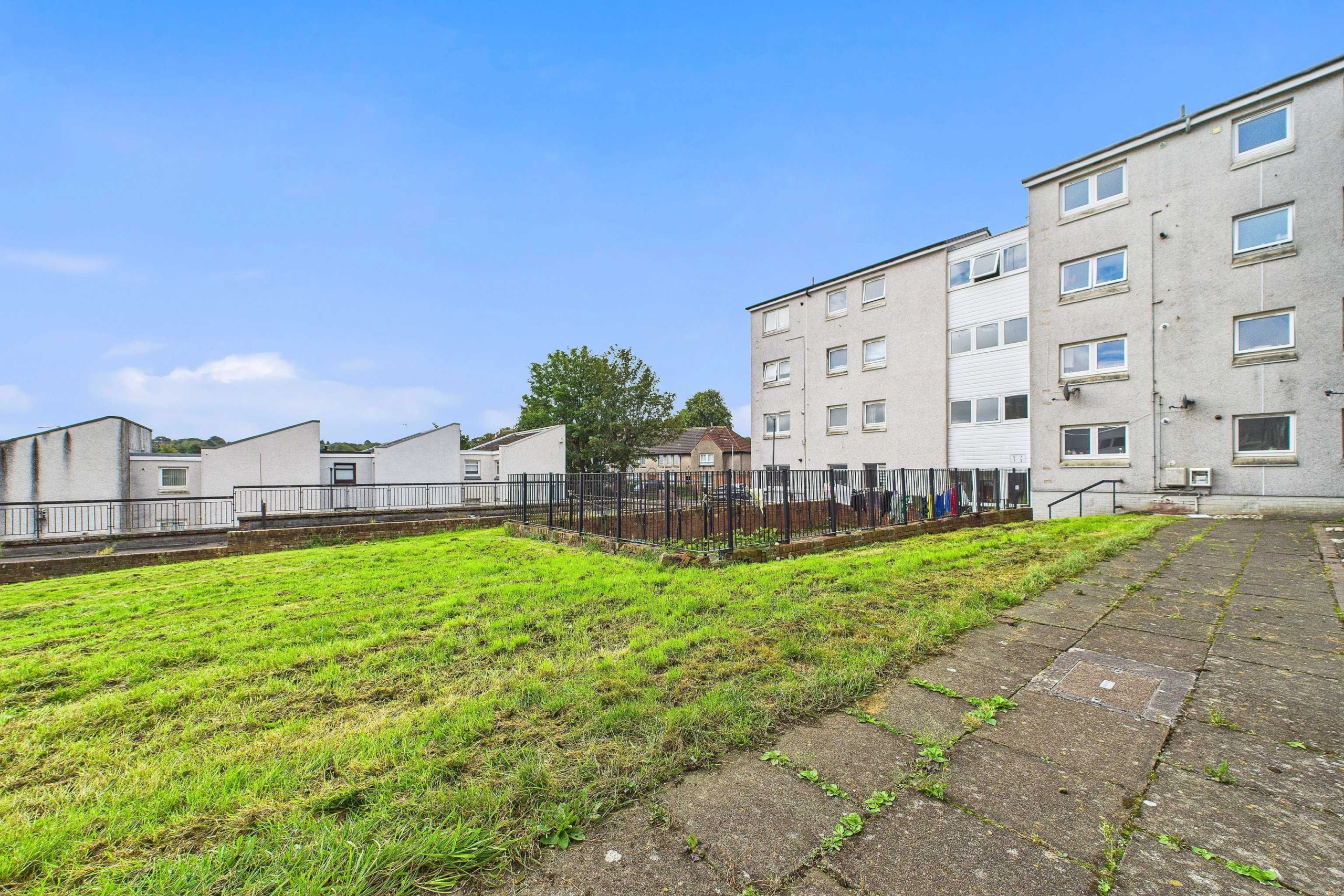 Two Bedroom Top Floor Flat To Let In Barrhead