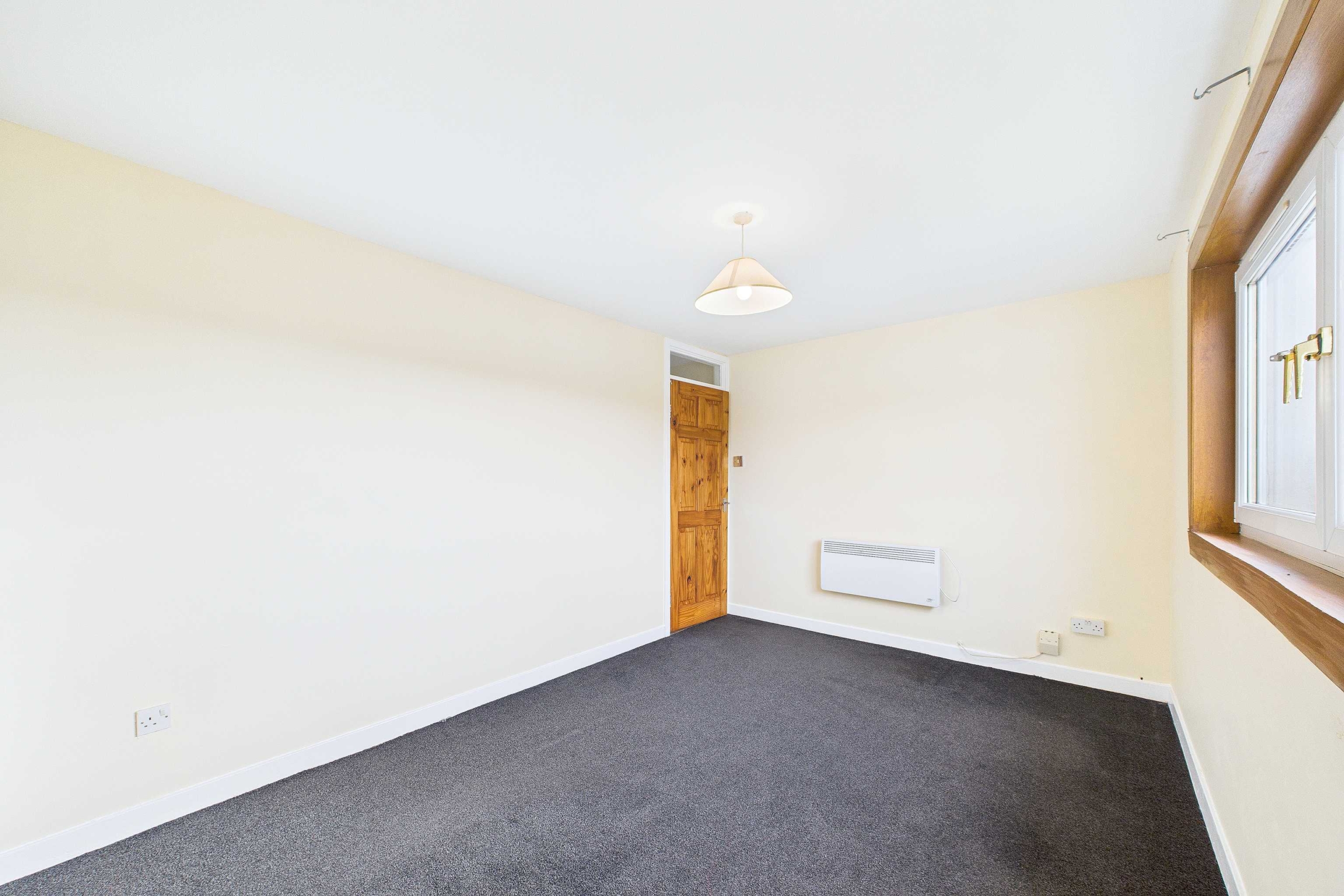 Two Bedroom Top Floor Flat To Let In Barrhead