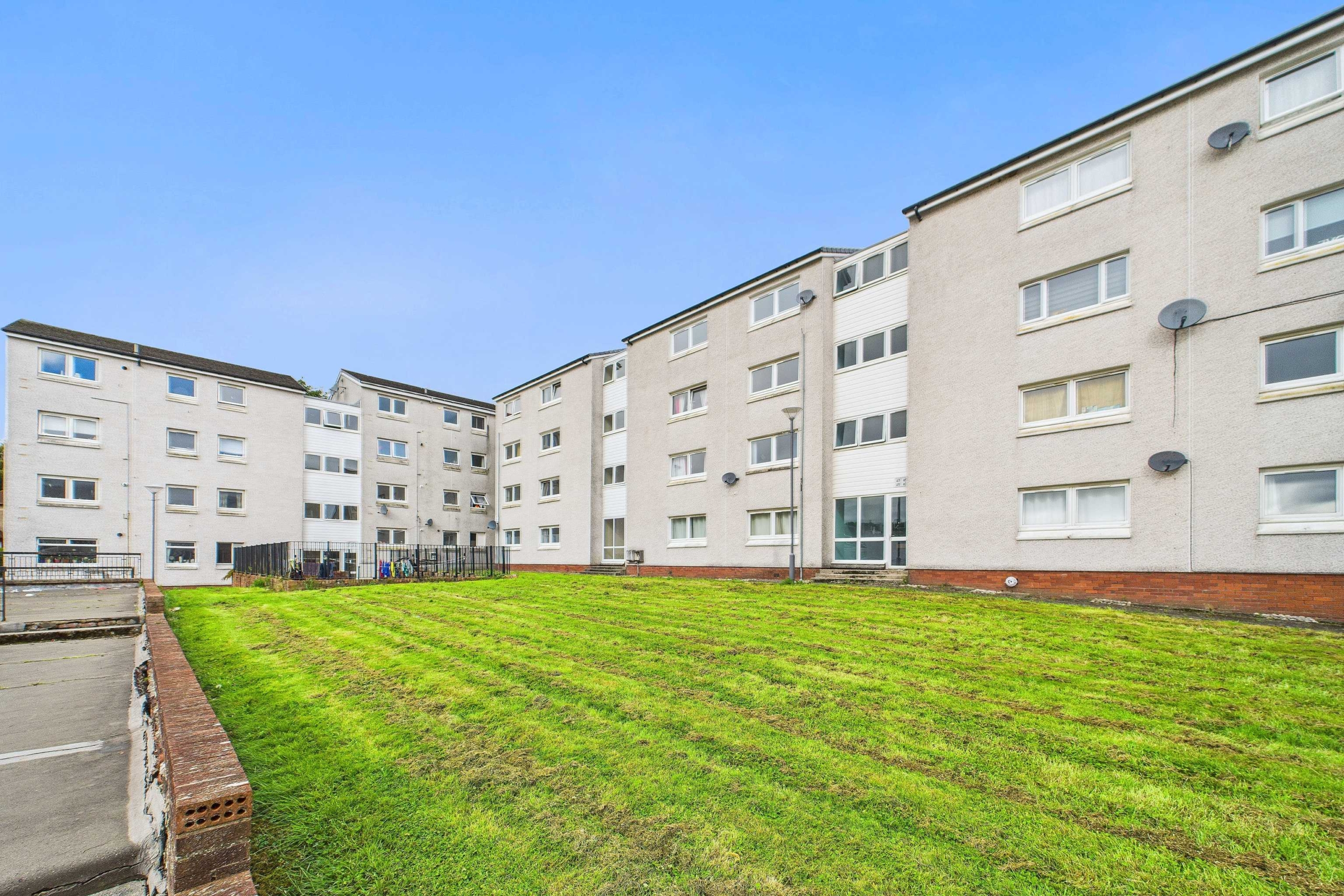Two Bedroom Top Floor Flat To Let In Barrhead
