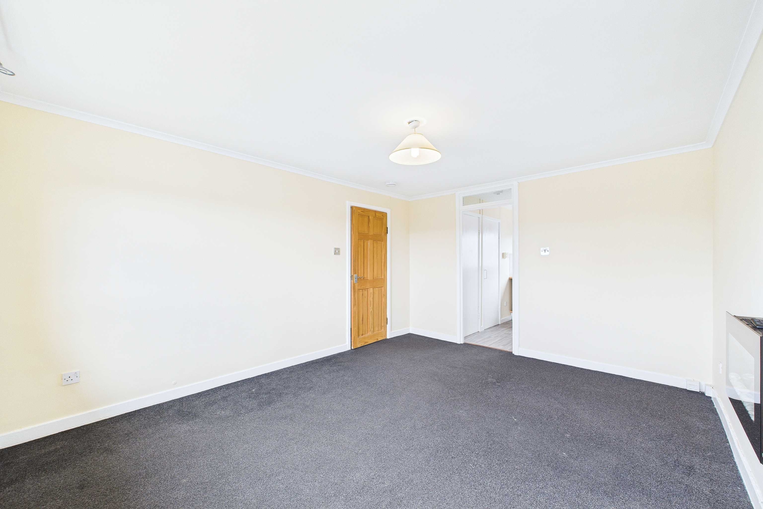 Two Bedroom Top Floor Flat To Let In Barrhead