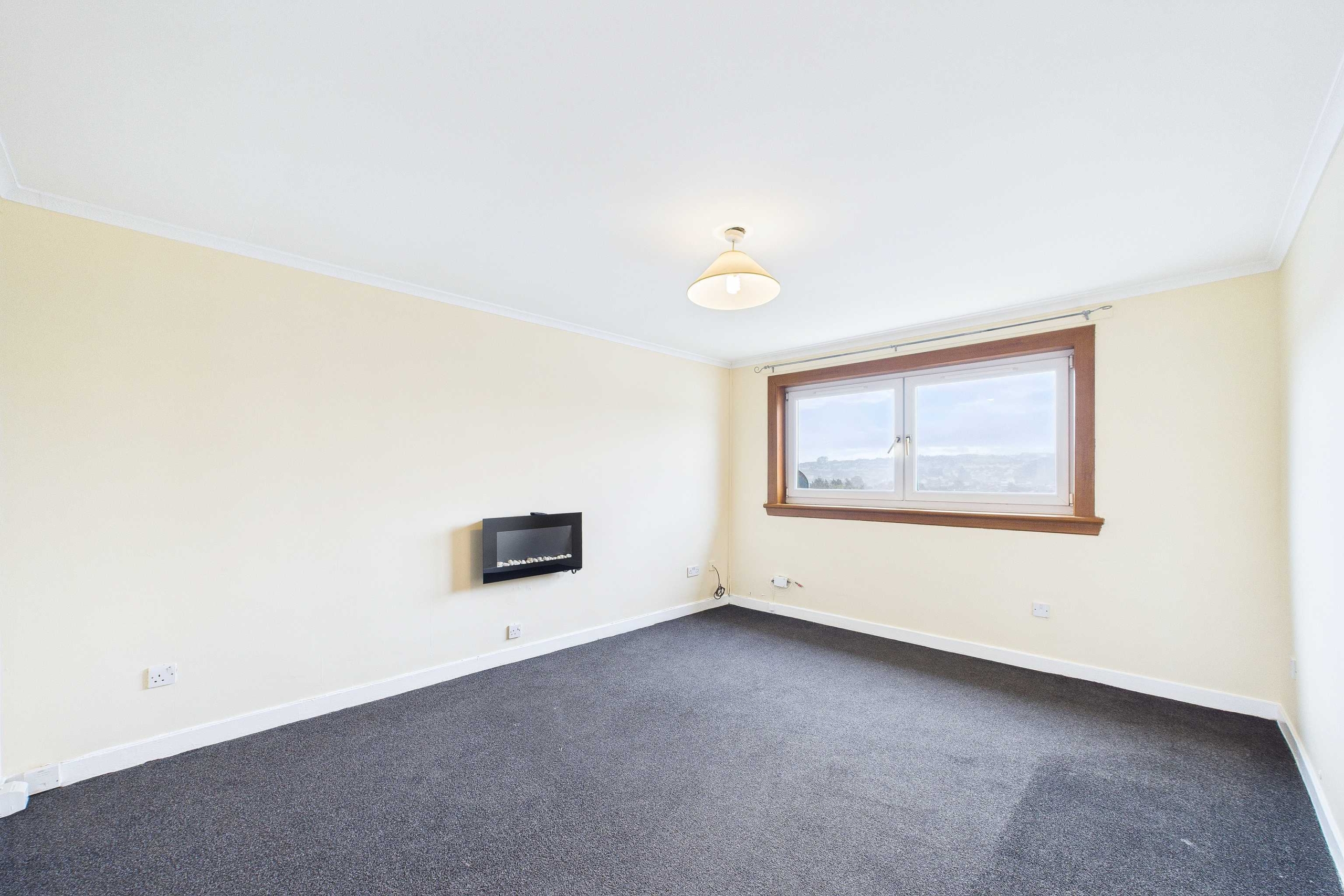 Two Bedroom Top Floor Flat To Let In Barrhead