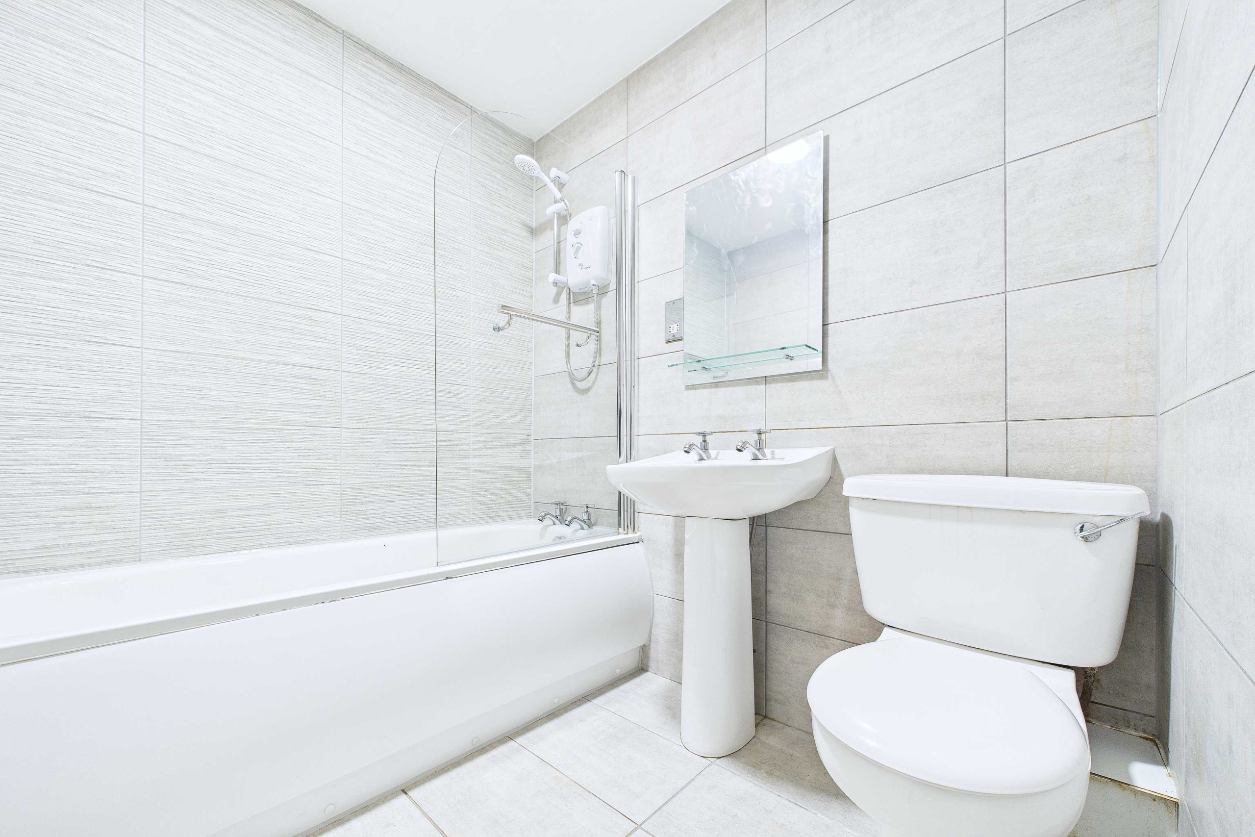 Two Bedroom First Floor Flat To Let In Renfrew