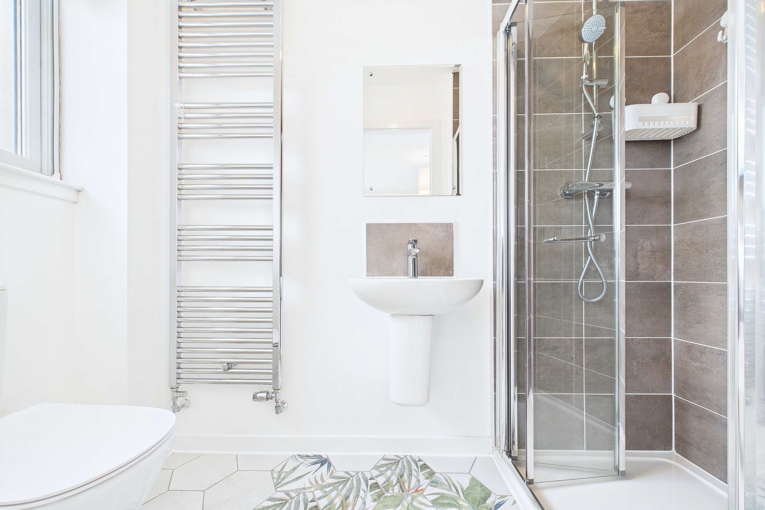 43 Beechgrove Street ensuite bathroom Two Bedroom Mid Terrace House To Let In Dalmarnock