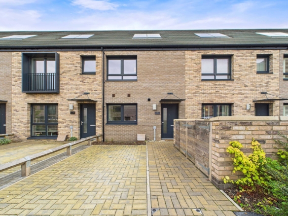 Two Bedroom Mid Terrace House To Let In Dalmarnock