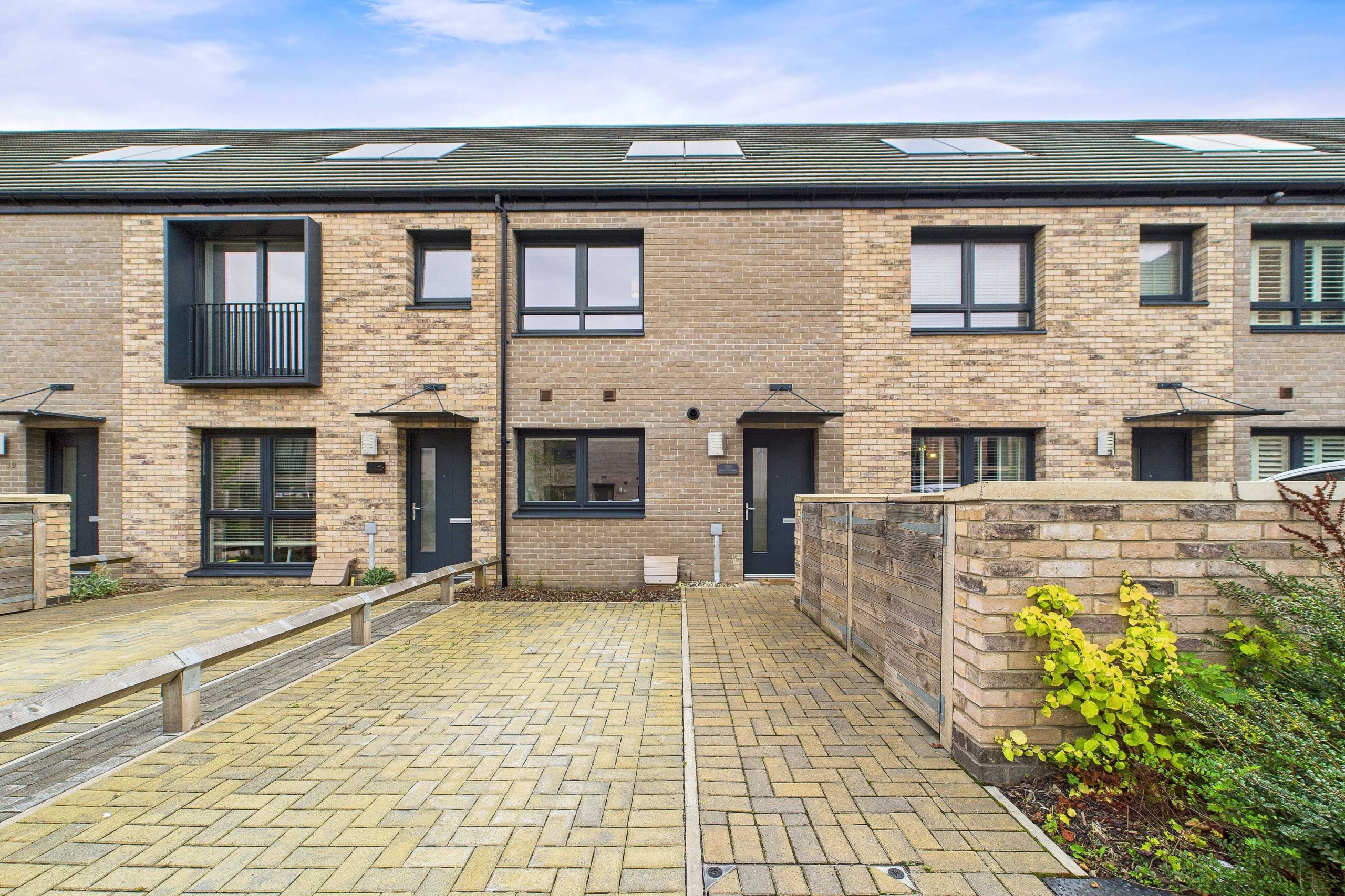 Two Bedroom Mid Terrace House To Let In Dalmarnock