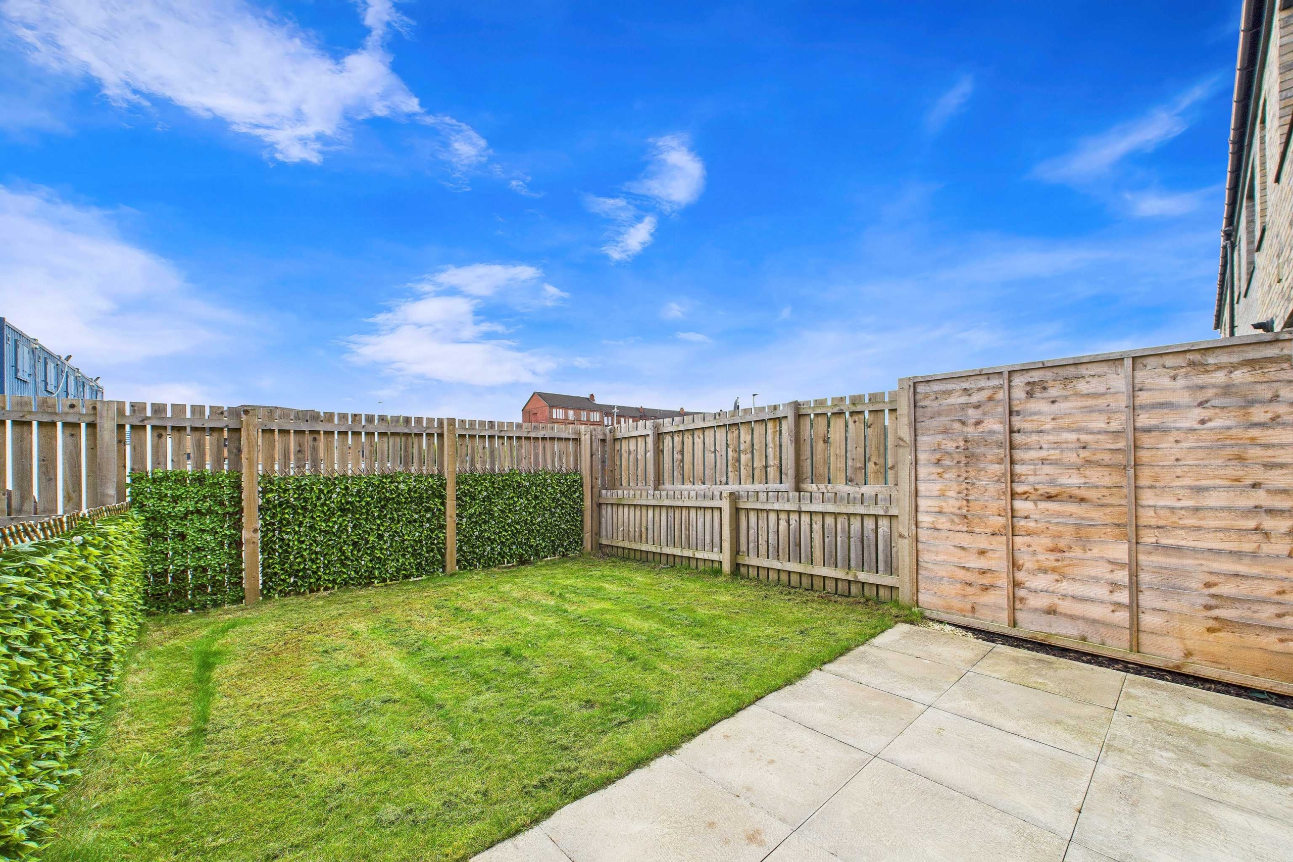 43 Beechgrove Street garden Two Bedroom Mid Terrace House To Let In Dalmarnock