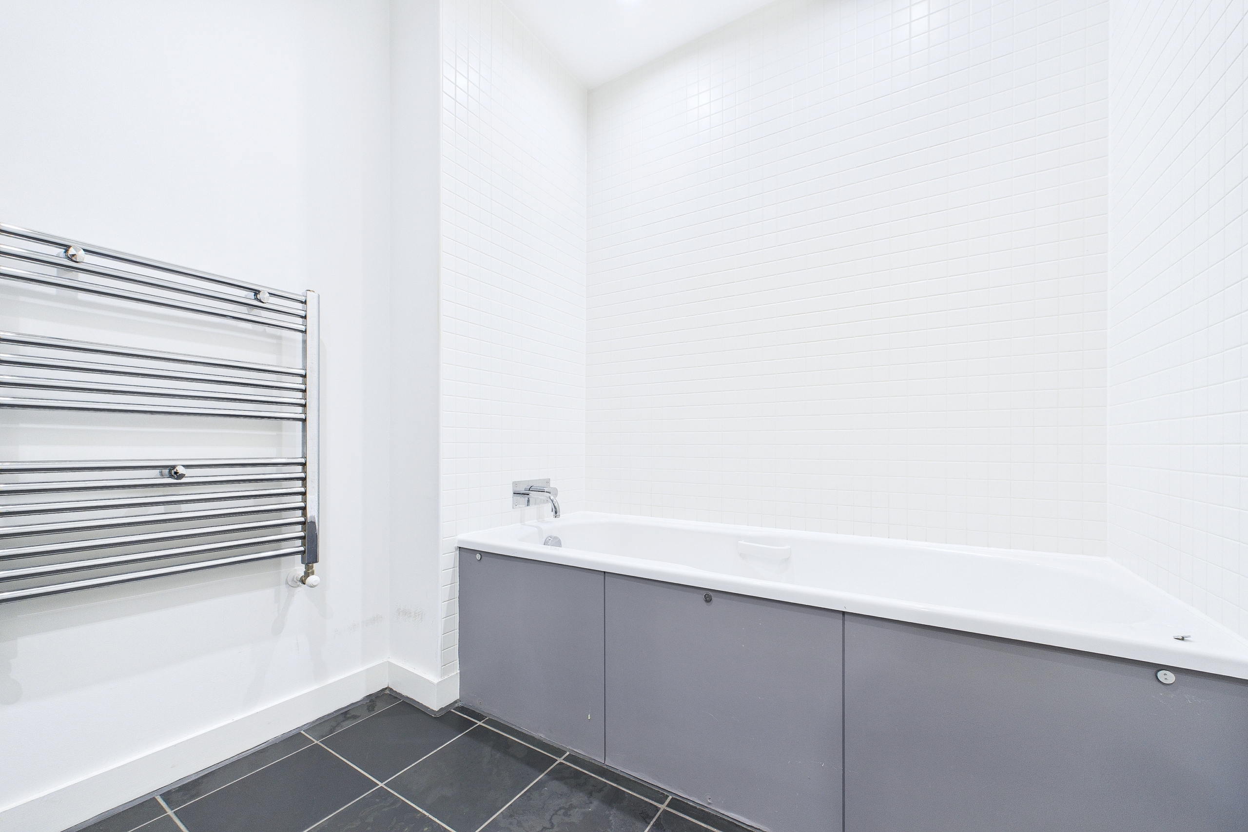 main bathroom 1 Two Bedroom Flat To Let In Glasgow