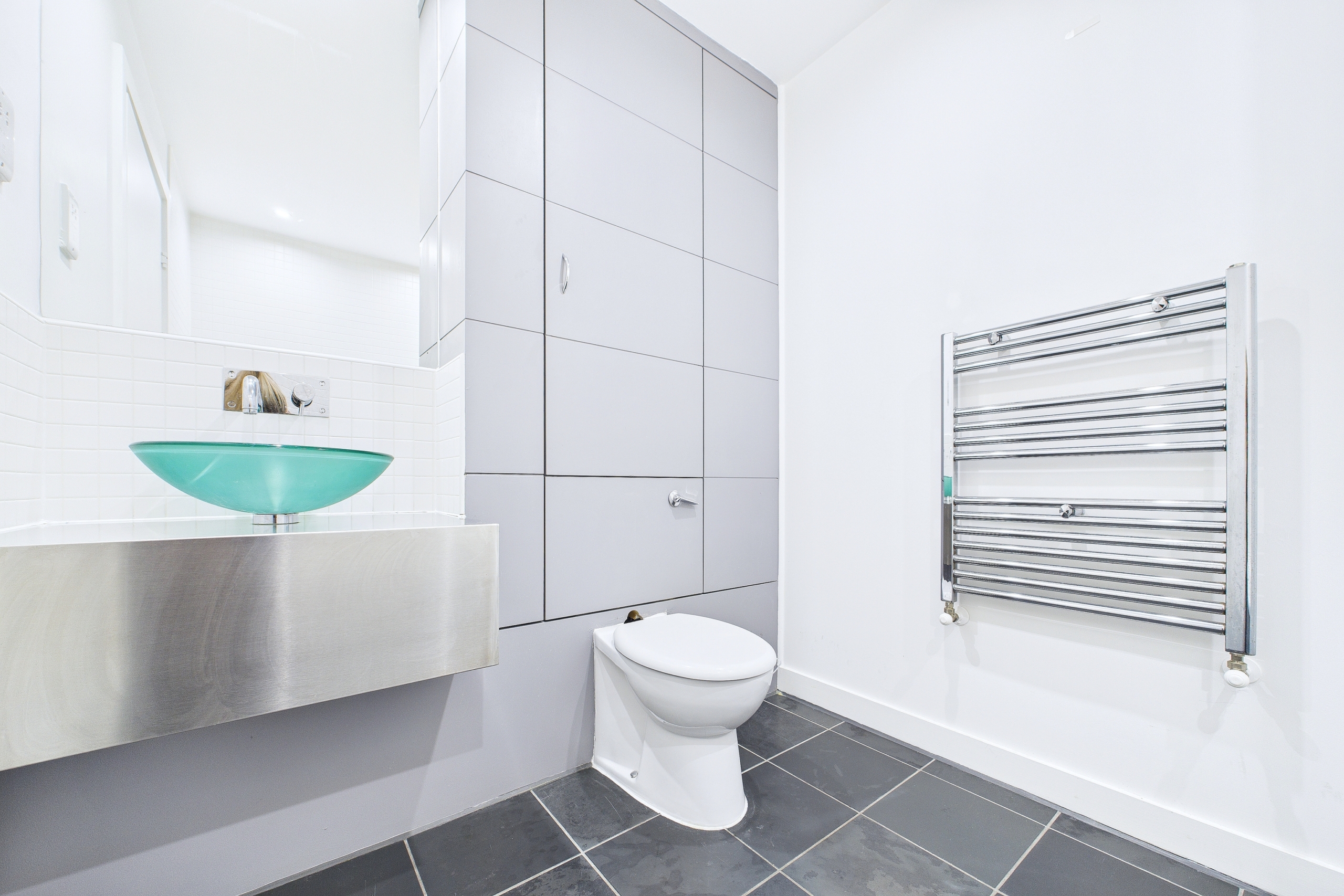 main bathroom 1 x 3 Two Bedroom Flat To Let In Glasgow