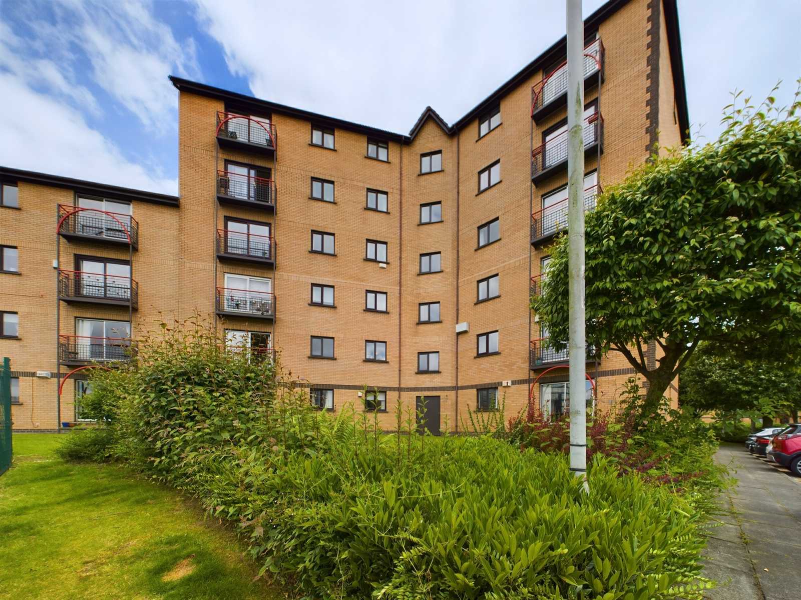 Two Bedroom Flat To Let In Tradeston