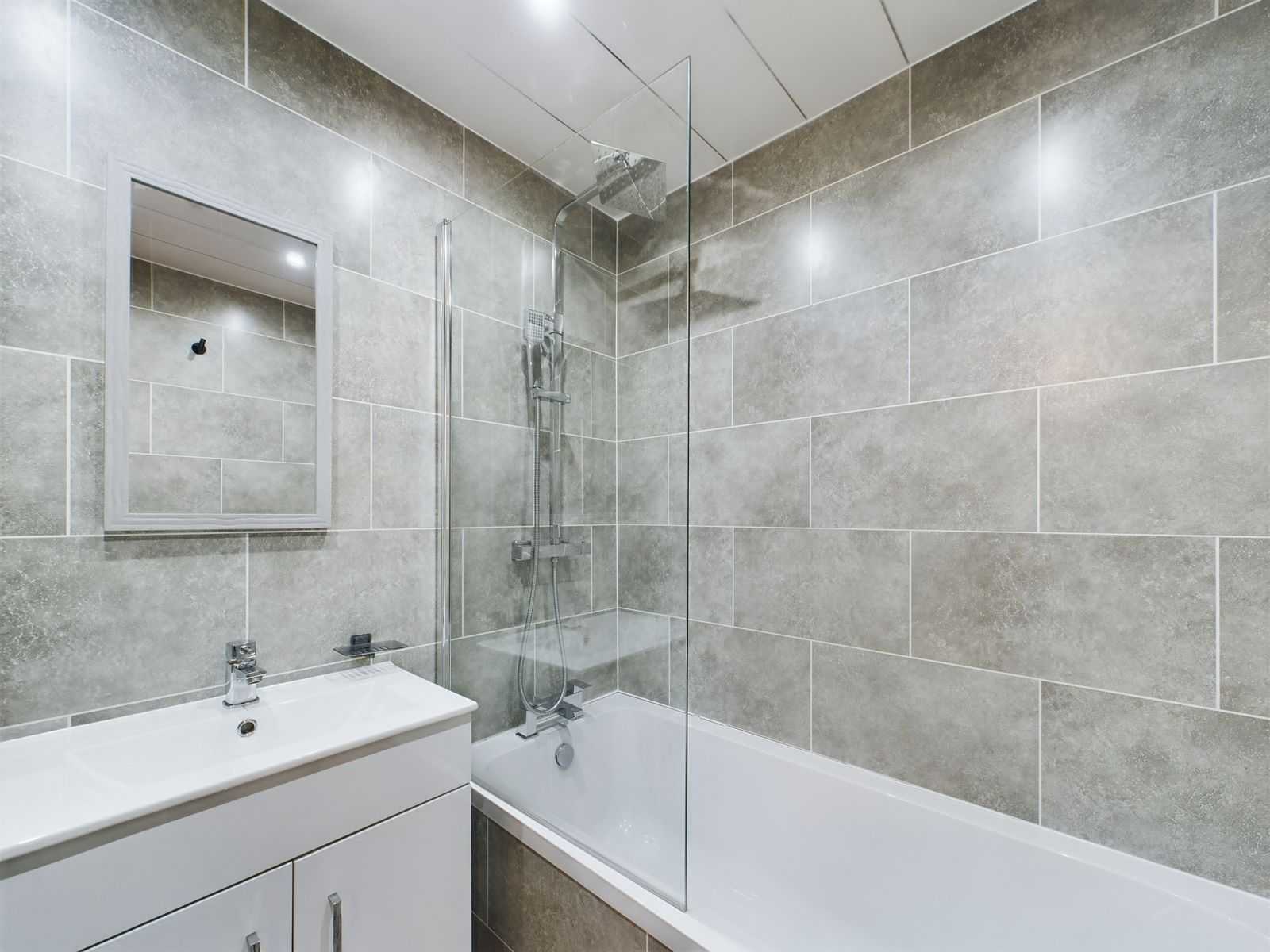 Two Bedroom Flat To Let In Tradeston