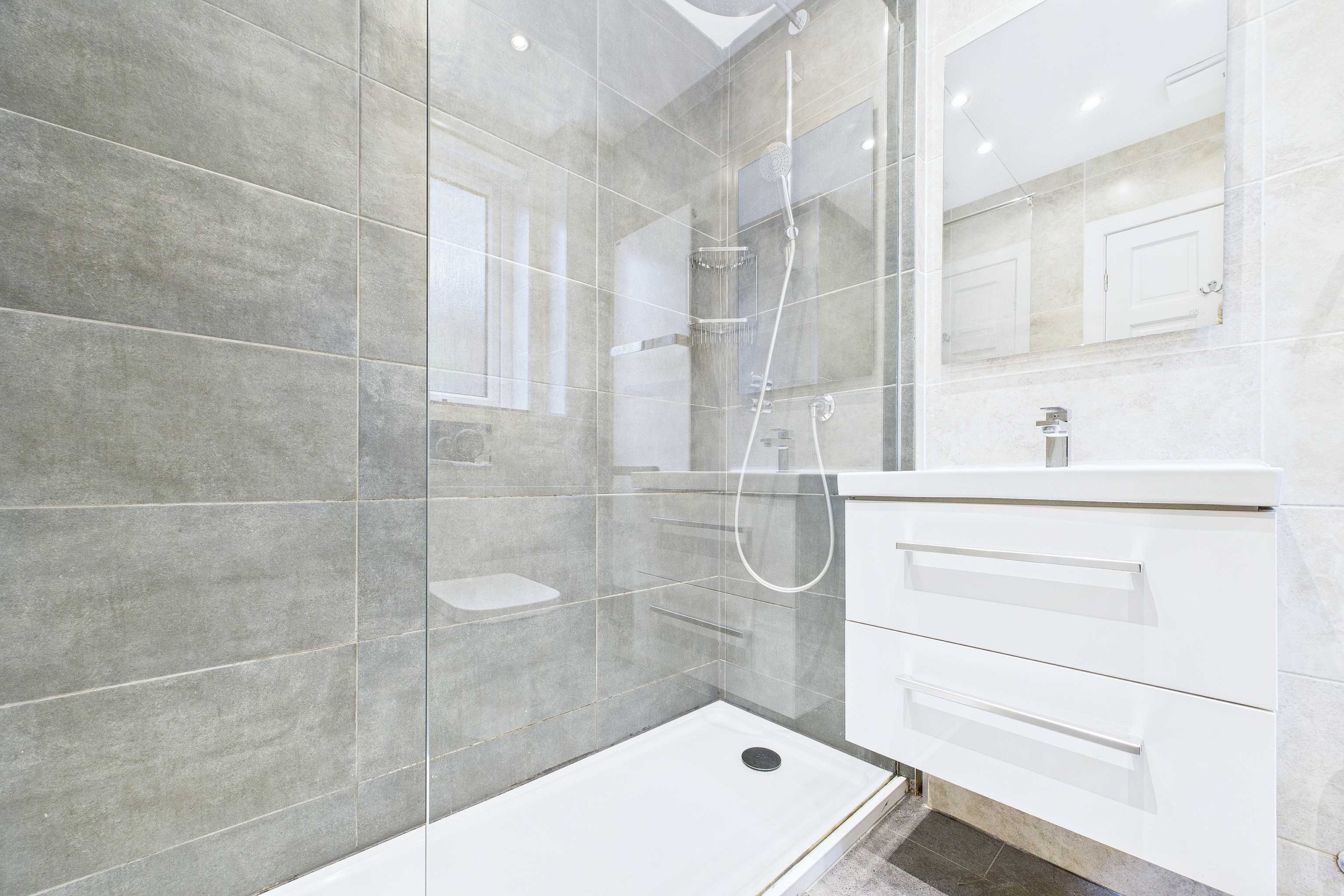 155 clober road bathroom One Bedroom Terraced Bungalow To Let In Milngavie