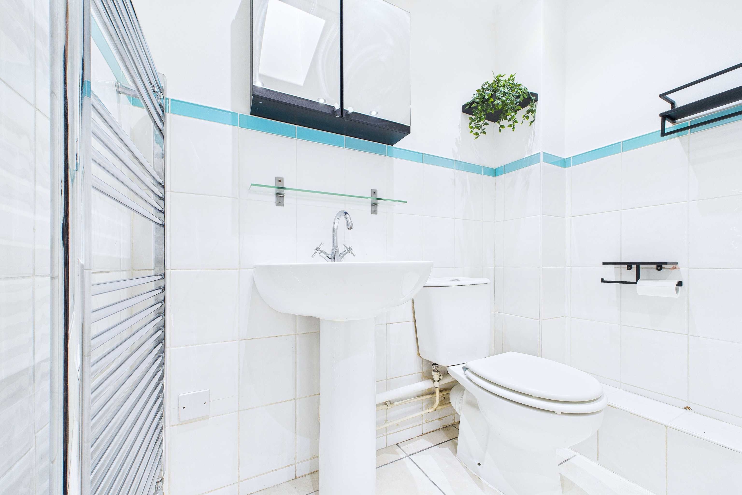 174 corkerhill place bathroom Two Bedroom End Of Terrace House To Let In Bellahouston