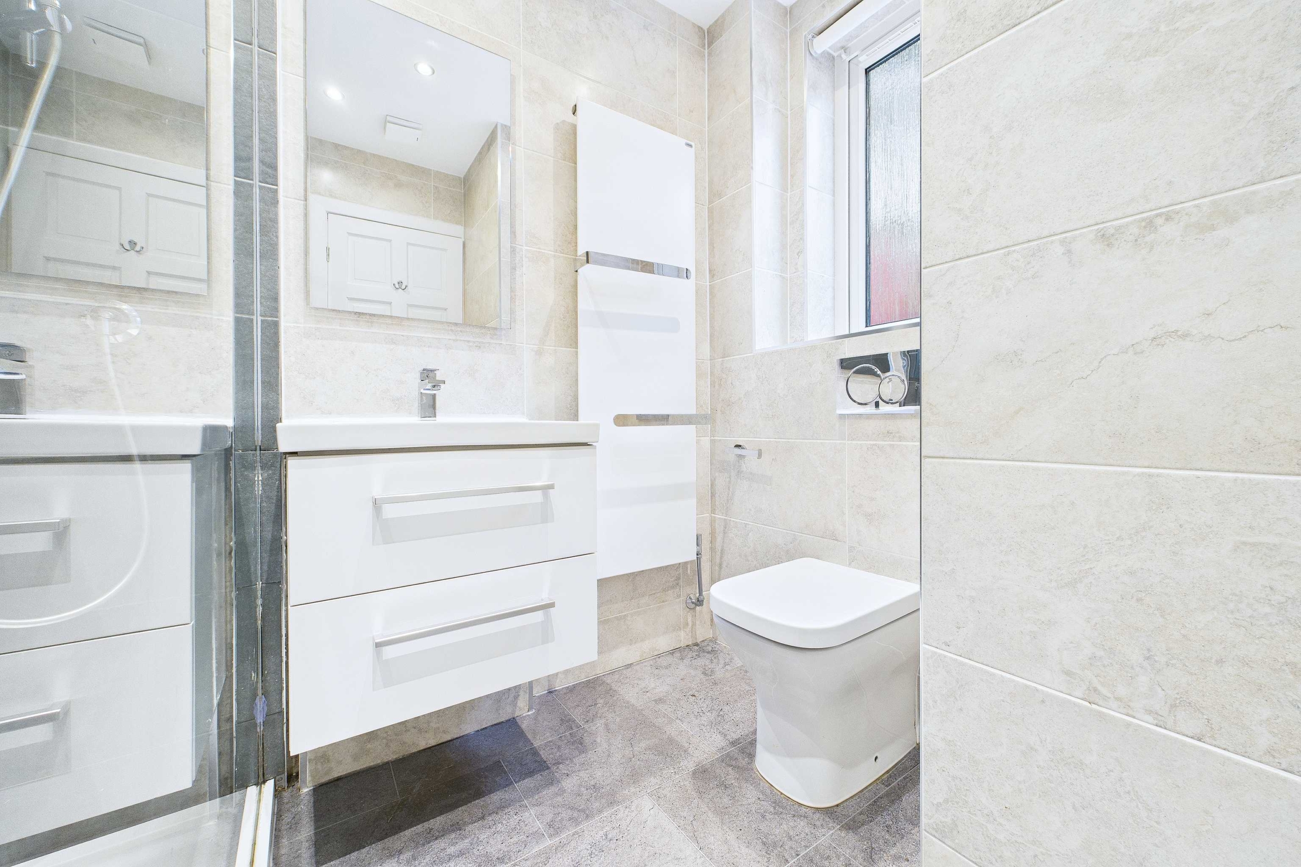 155 clober road bathroom 2 One Bedroom Terraced Bungalow To Let In Milngavie