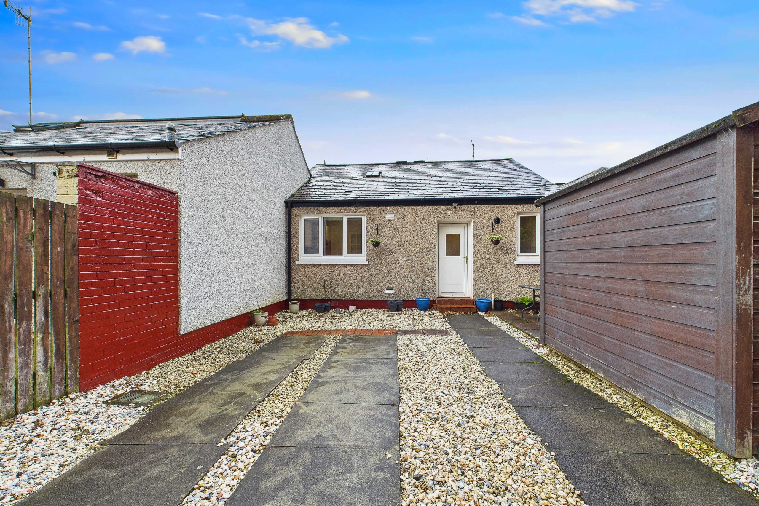 155 clober road driveway 2 One Bedroom Terraced Bungalow To Let In Milngavie