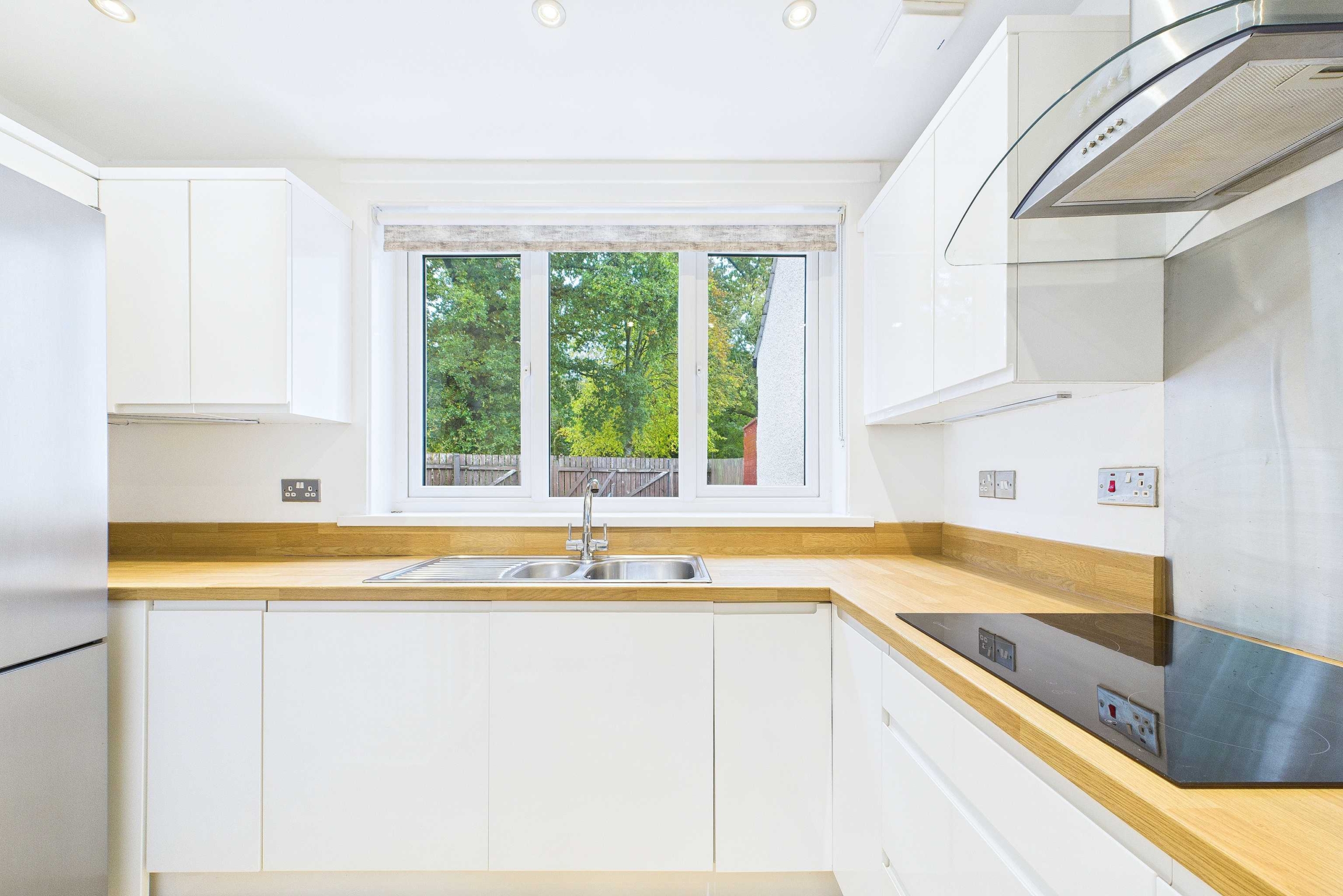 155 clober road kitchen 2 One Bedroom Terraced Bungalow To Let In Milngavie