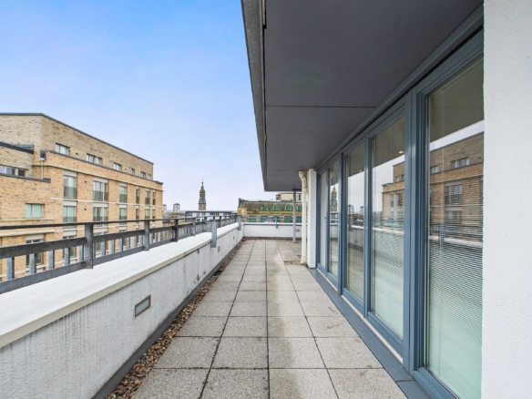 Two Bedroom Top Floor Penthouse Flat To Let In Glasgow City Centre
