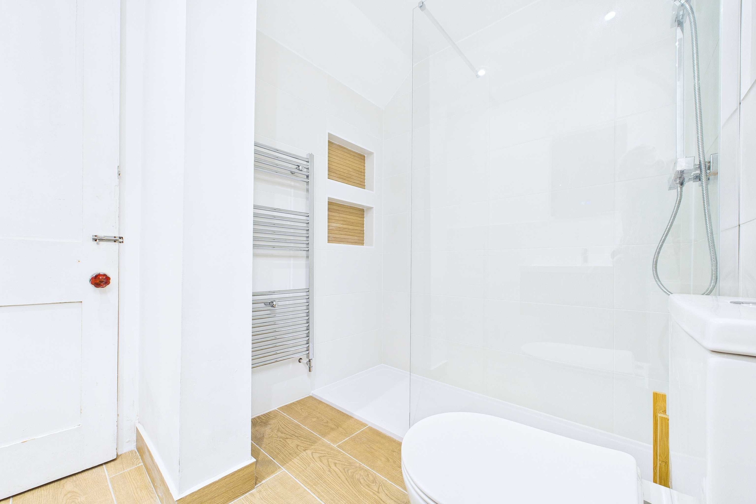 Three Bedroom Ground Floor Tenement Flat To Let In Hillhead